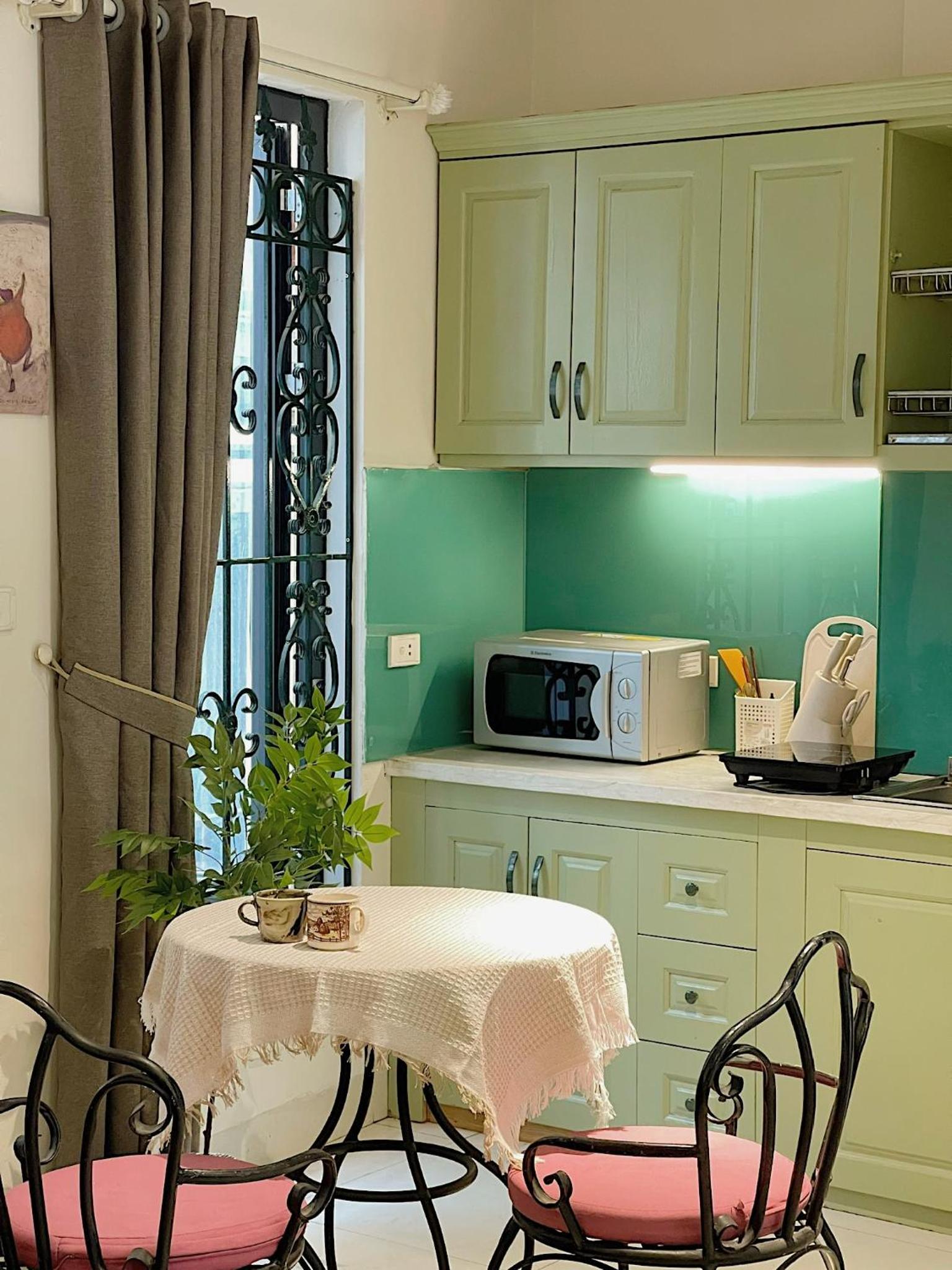 Migo Housing - Lift Access - Hanoi Beer Street - Central and Spacious - Ensuite Kitchen - Ensuite Bathroom