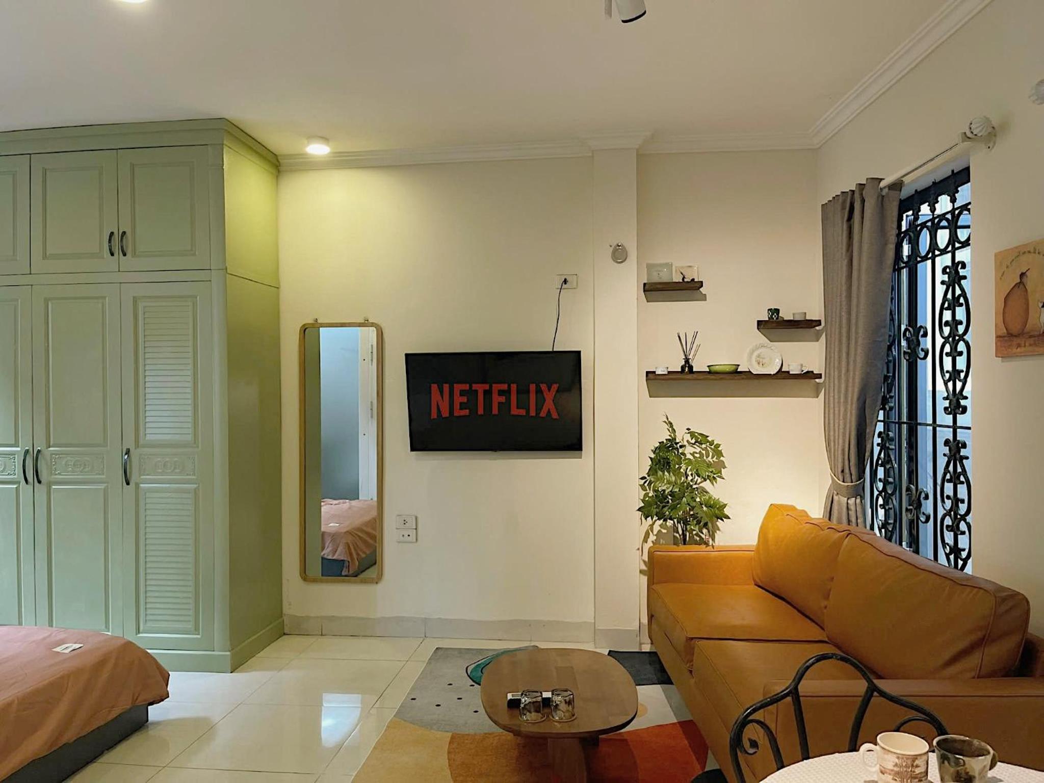 Migo Housing - Lift Access - Hanoi Beer Street - Central and Spacious - Ensuite Kitchen - Ensuite Bathroom