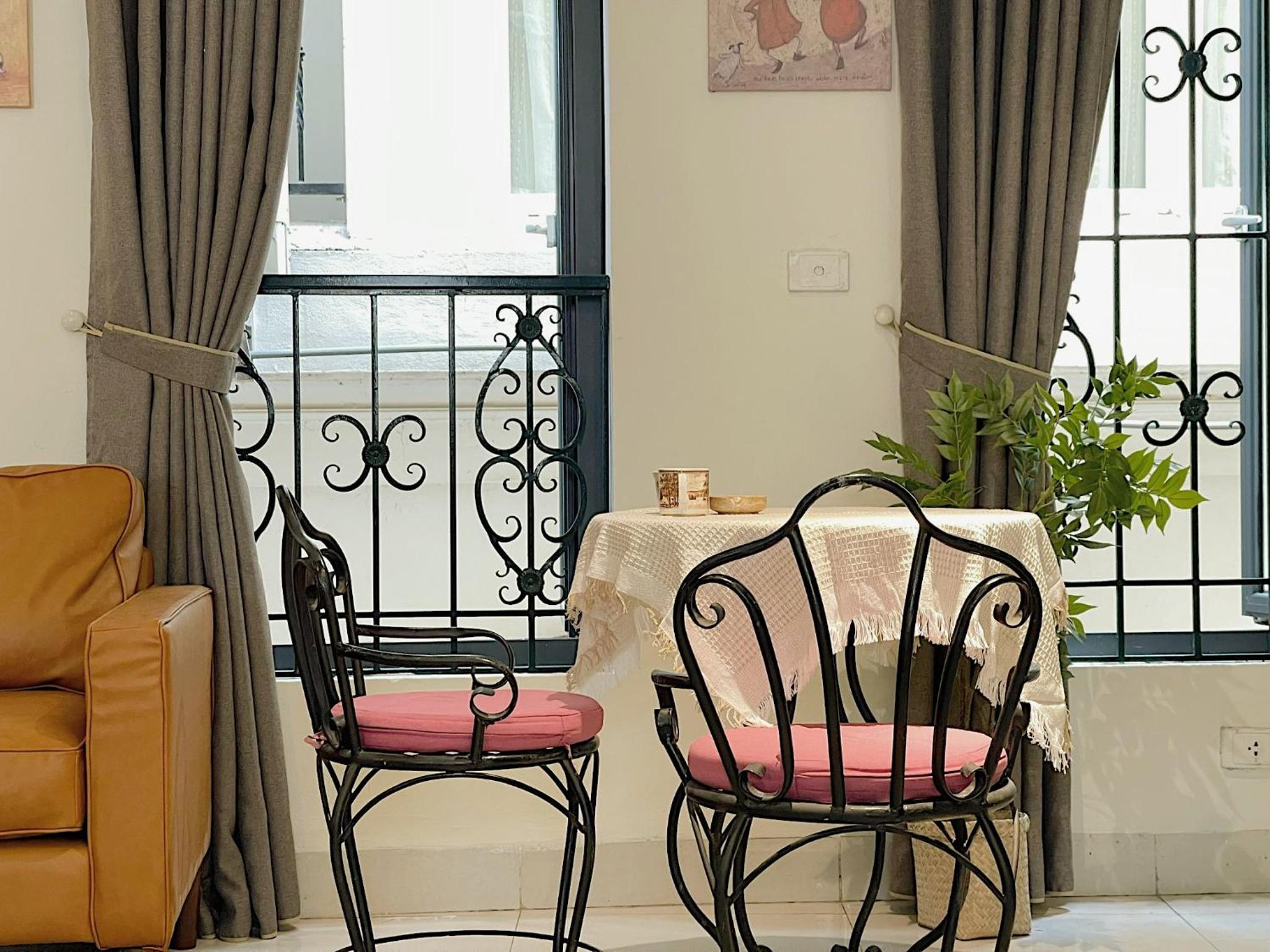 Migo Housing - Lift Access - Hanoi Beer Street - Central and Spacious - Ensuite Kitchen - Ensuite Bathroom