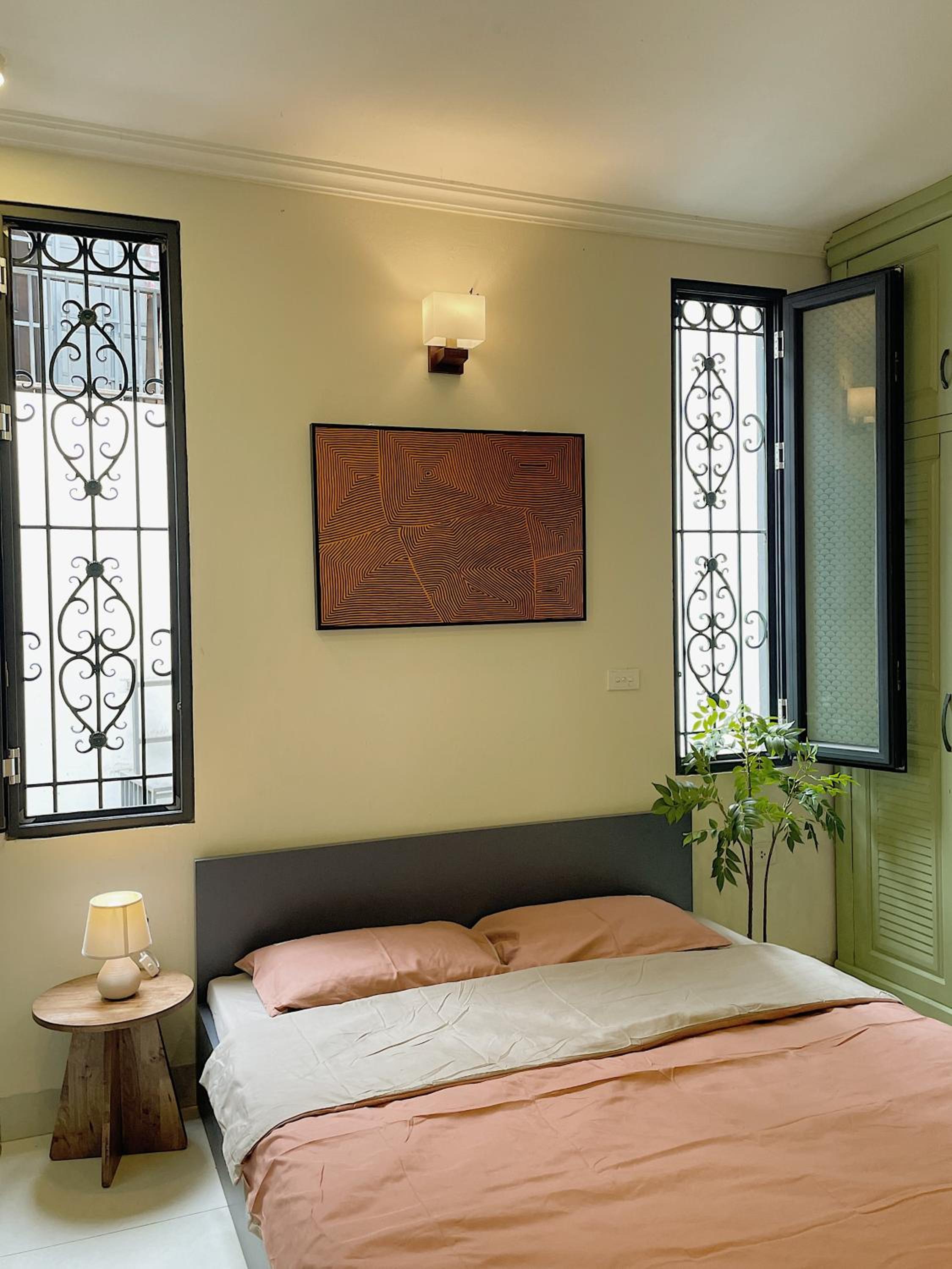 Migo Housing - Lift Access - Hanoi Beer Street - Central and Spacious - Ensuite Kitchen - Ensuite Bathroom