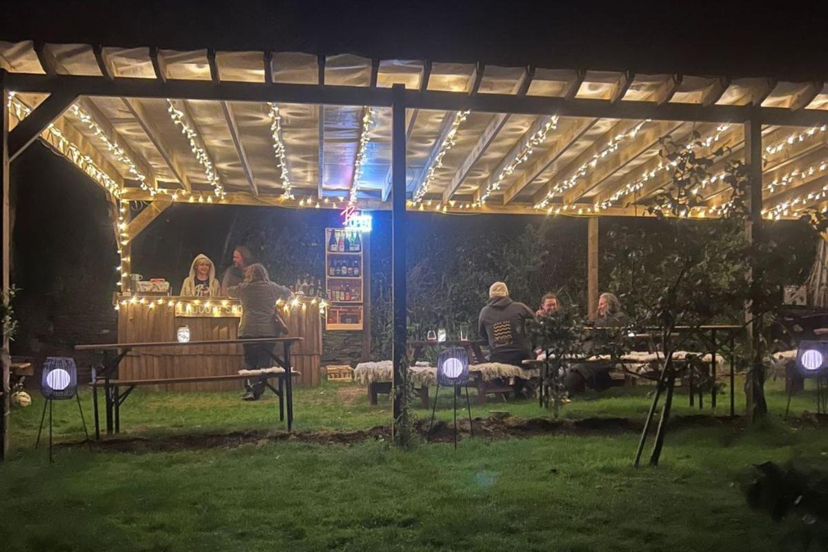 Hotel Dreckly cabin - Lydcott Glamping with Cornish sea views - Image 1