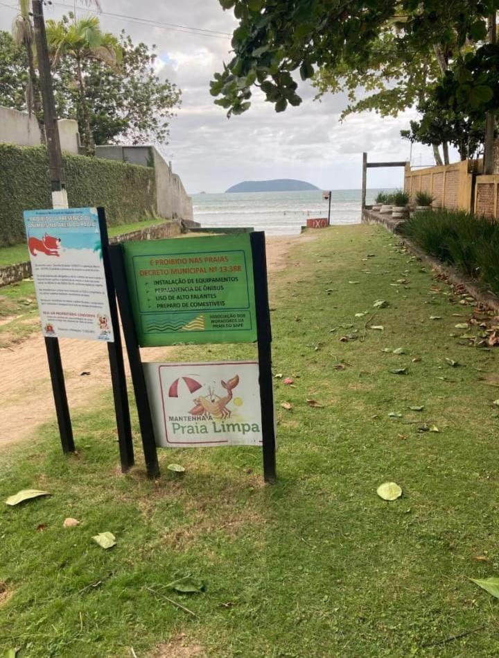 Pé na areia Ubatuba praia do sapê