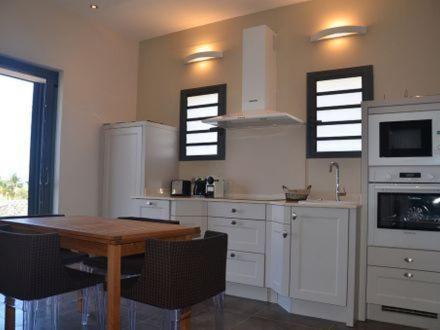 Villa Couleurs K'fé, gîte de charme, piscine, BBQ, parking, buanderie, photo 8