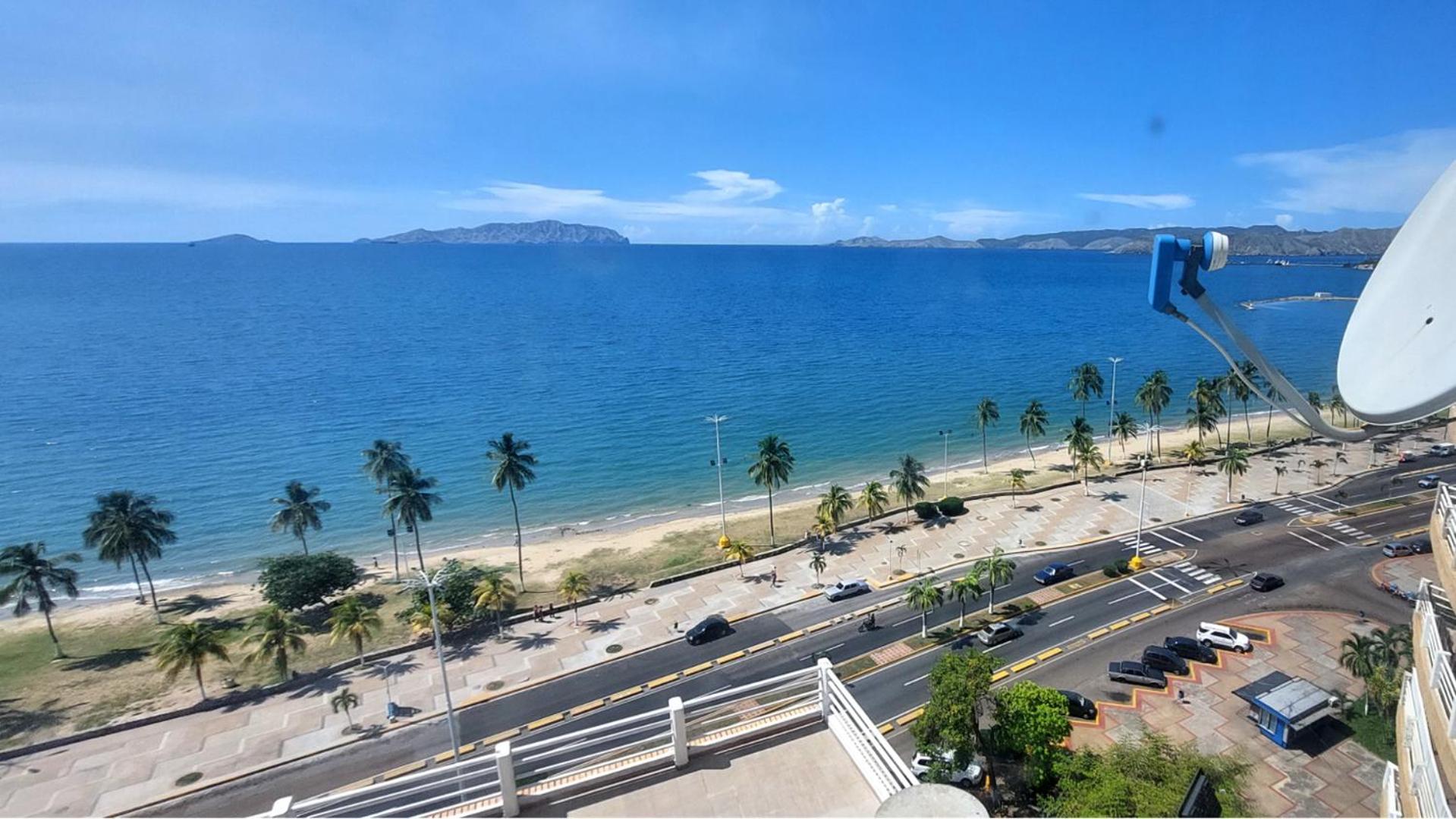 Apto Frente al Mar Paseo Colon Puerto La Cruz view 2