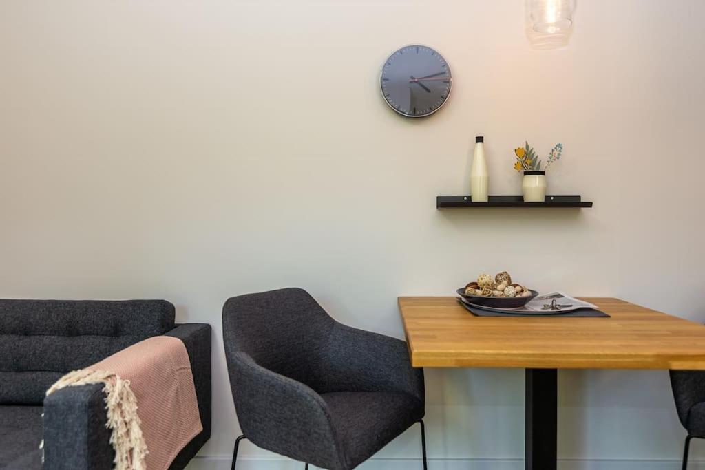 Center Apt - Free parking - Walk to Main Street