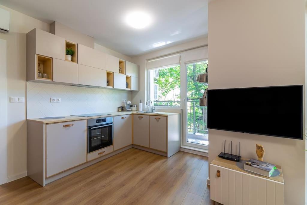 Center Apt - Free parking - Walk to Main Street