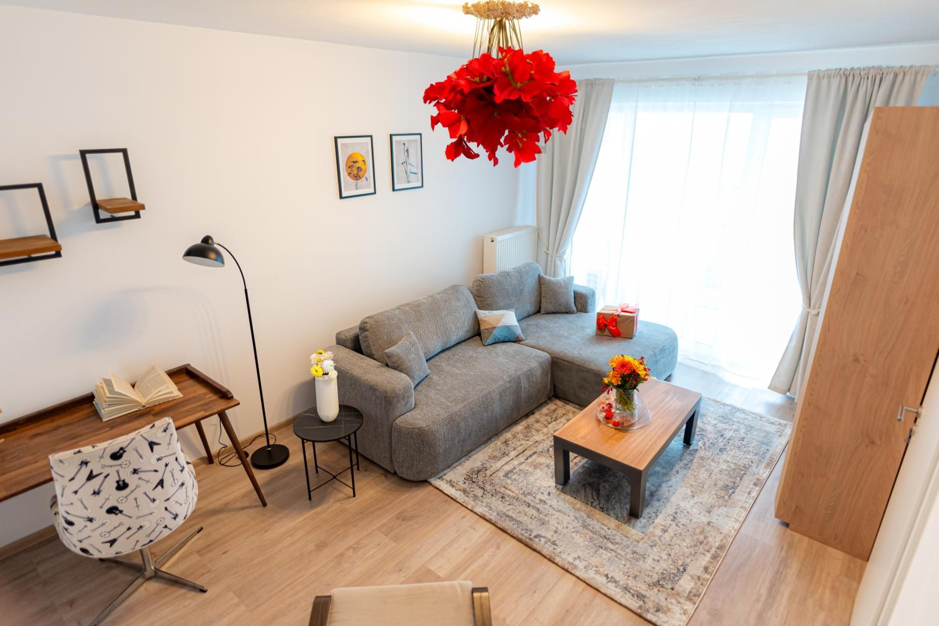Apart B&V 706 Coresi - Balcony Apartment with Parking