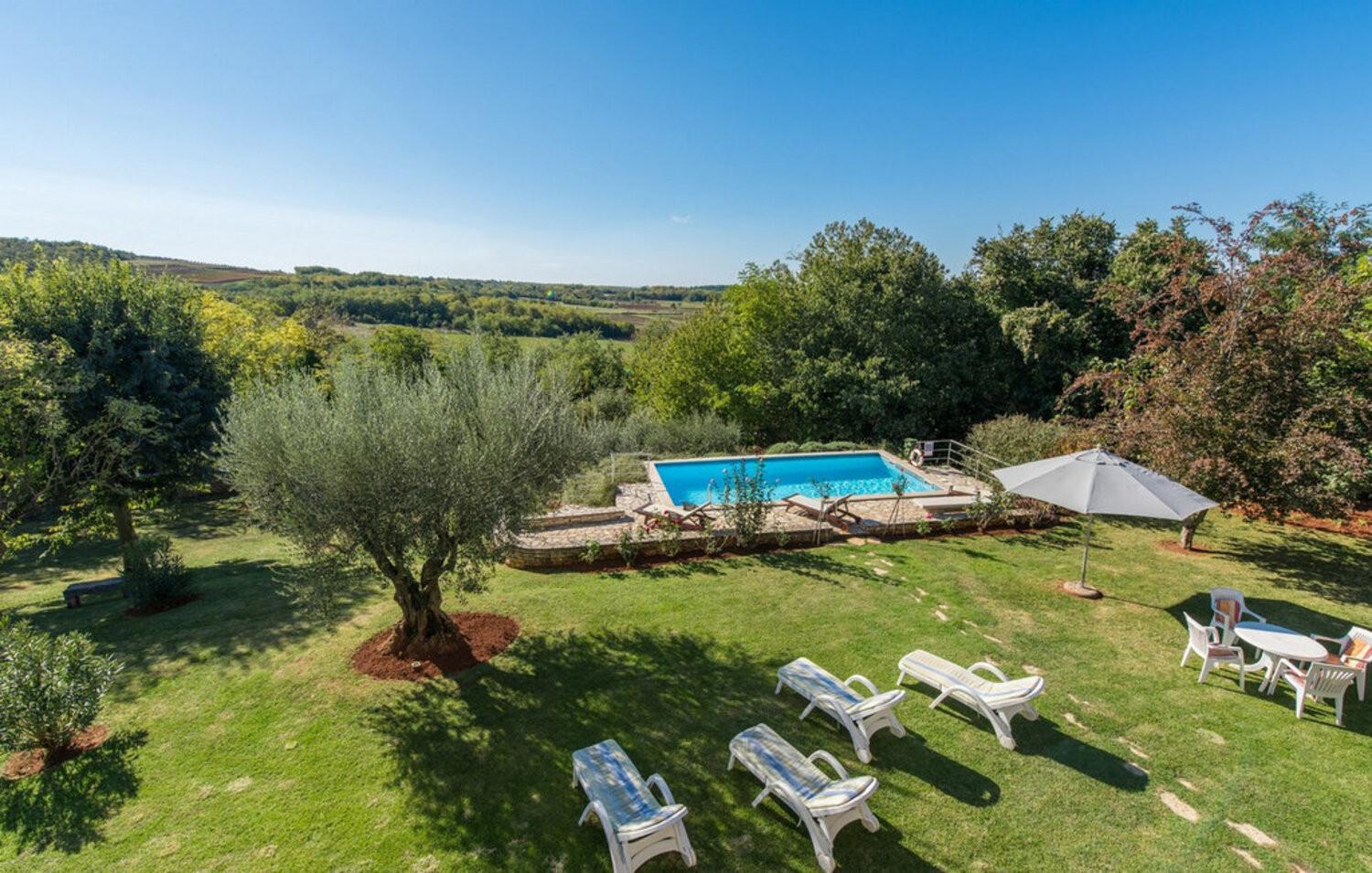 Villa Giselle in Central Istria for 8 people with large garden & private pool - pet friendly view 3