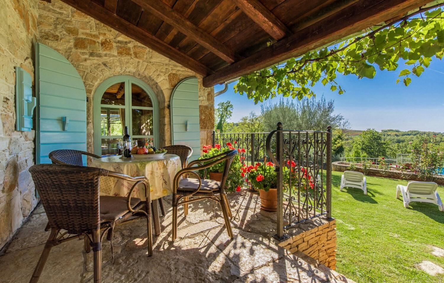 Villa Giselle in Central Istria for 8 people with large garden & private pool - pet friendly view 5