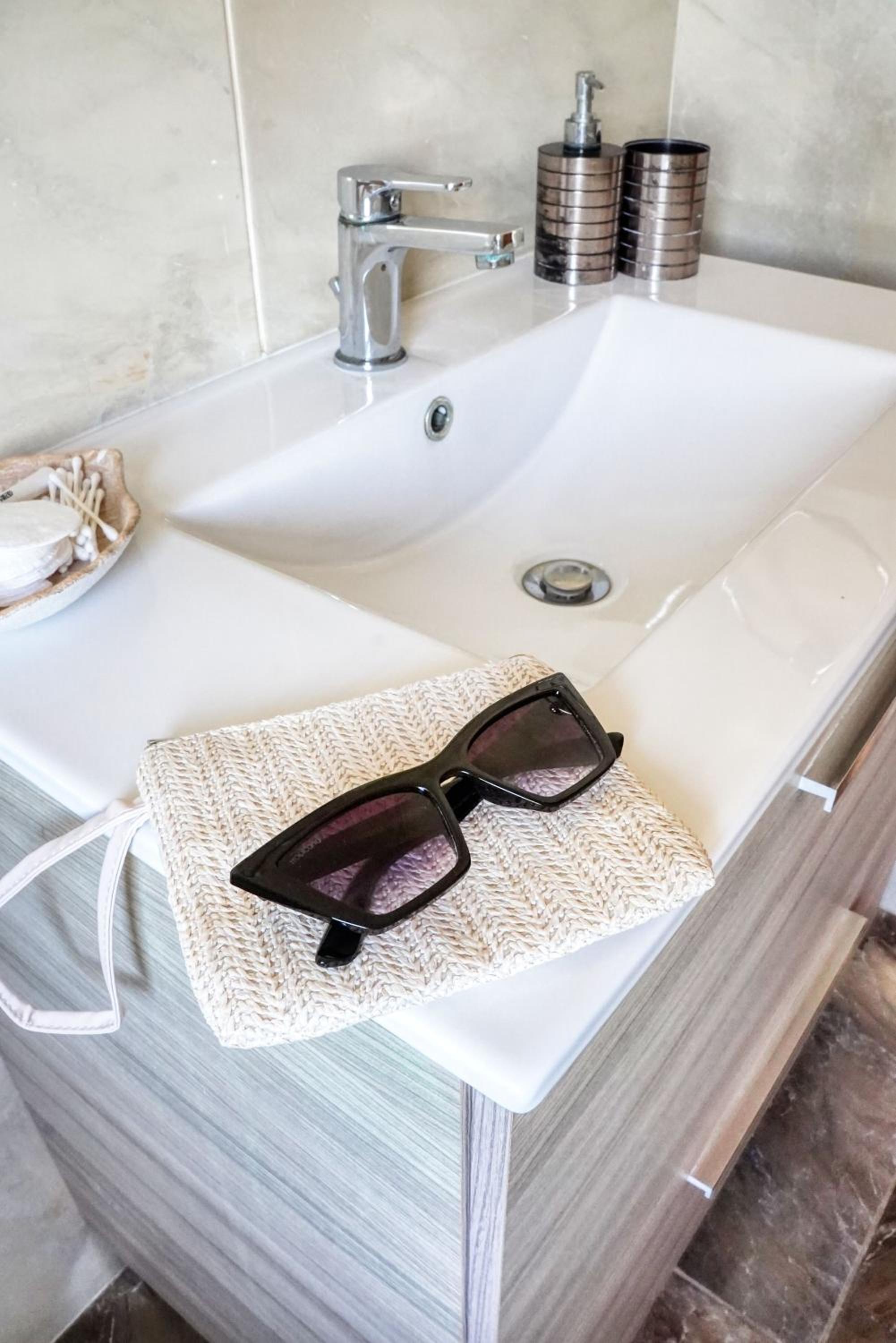 H&O SUNRISE VILLA IN Coral Bay!