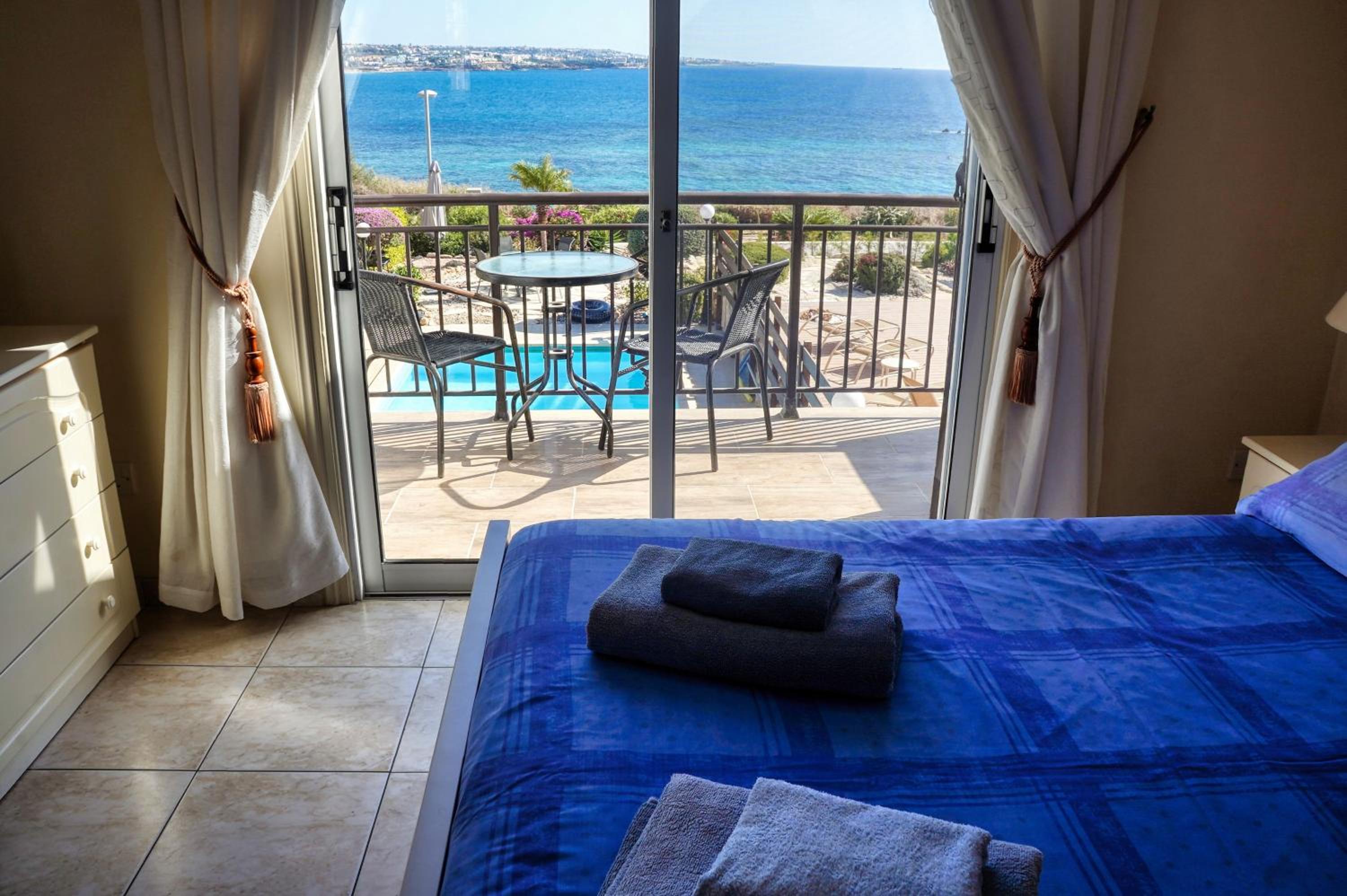 H&O SUNRISE VILLA IN Coral Bay!