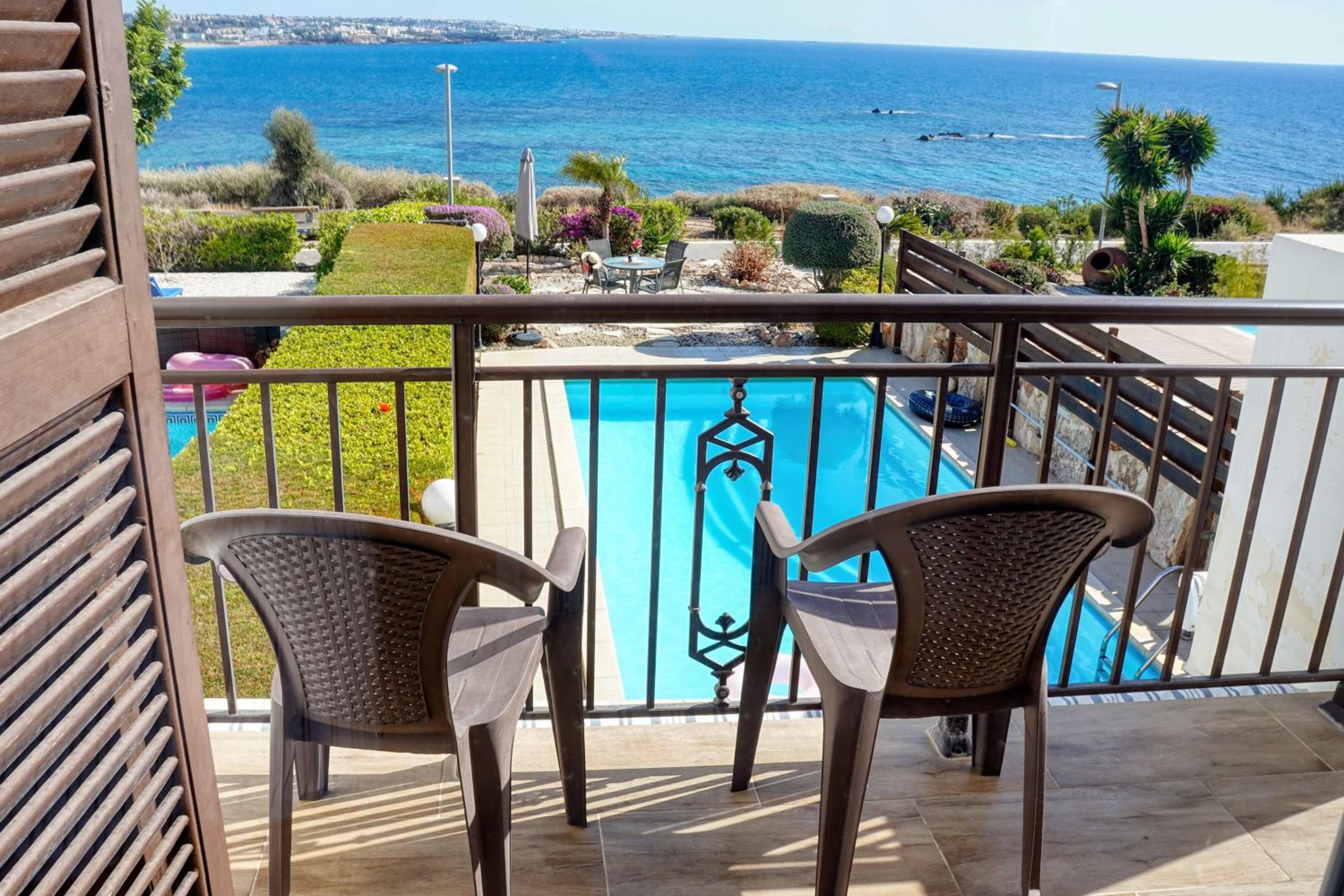 H&O SUNRISE VILLA IN Coral Bay!