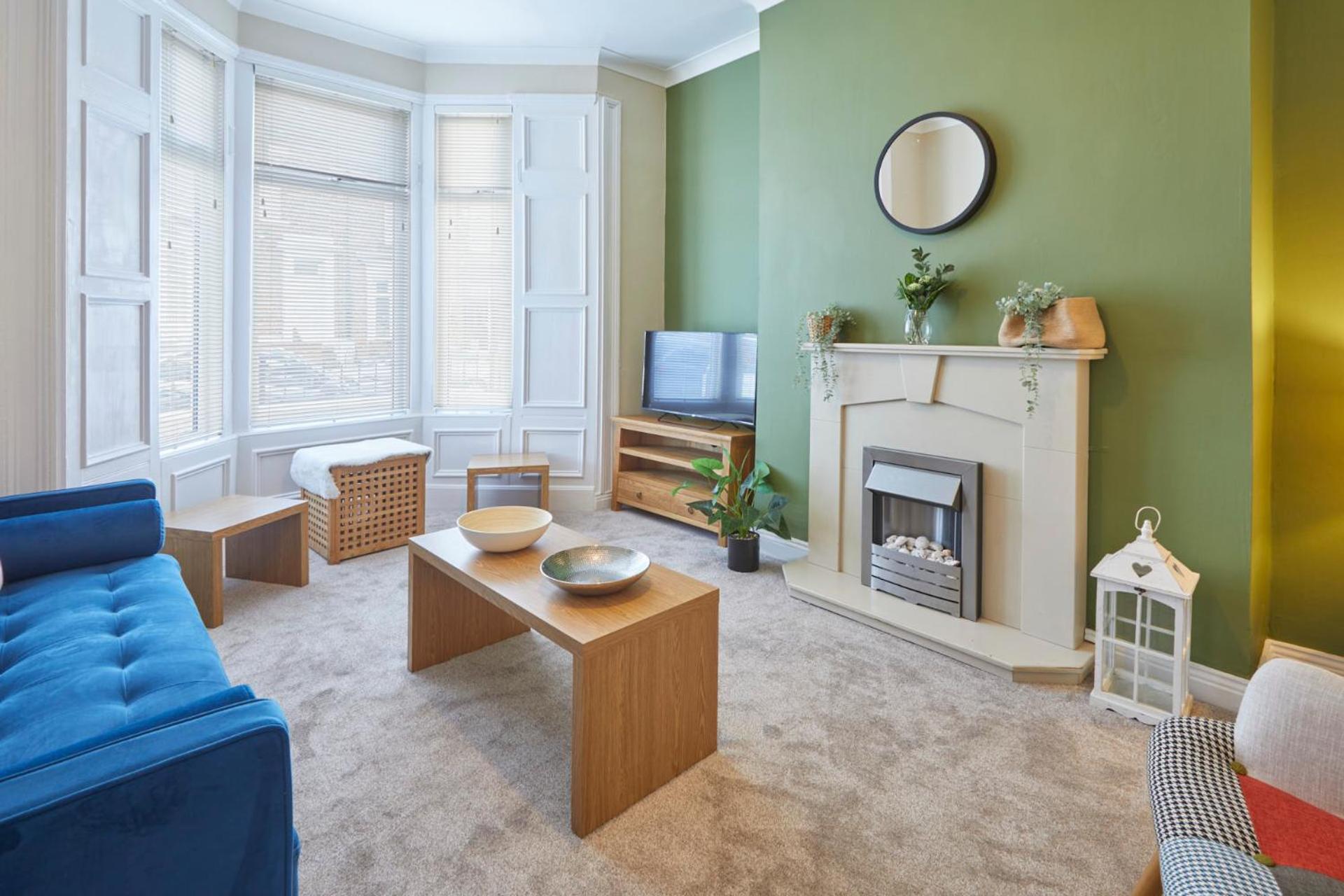 South Shields Vacations - Vibrant 3BR Coastal Haven near South Shields Beach - Property Image 4
