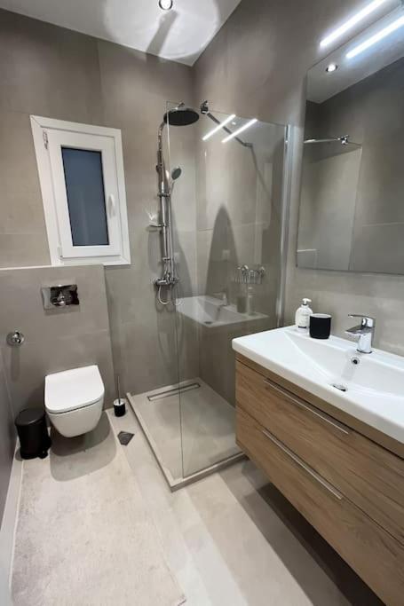 Pangrati Stunning Residence - Walk to Metro photo 3