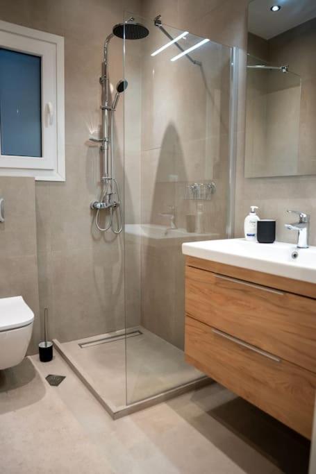 Pangrati Stunning Residence - Walk to Metro photo 5