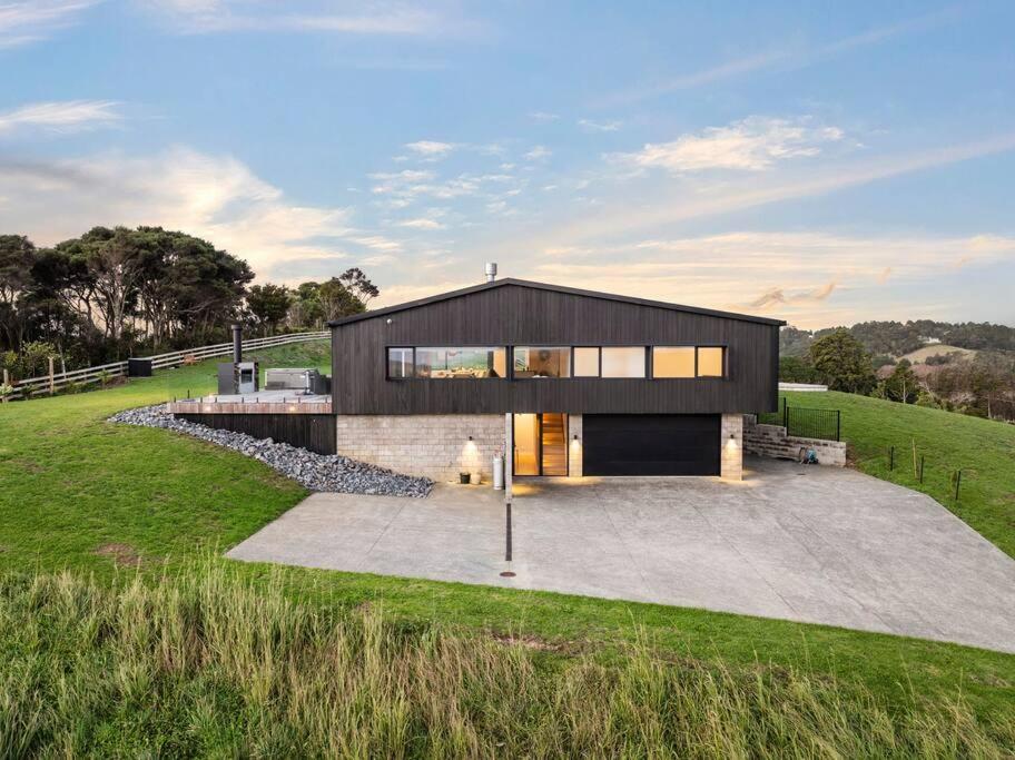 Skyfall - Luxury Country Retreat