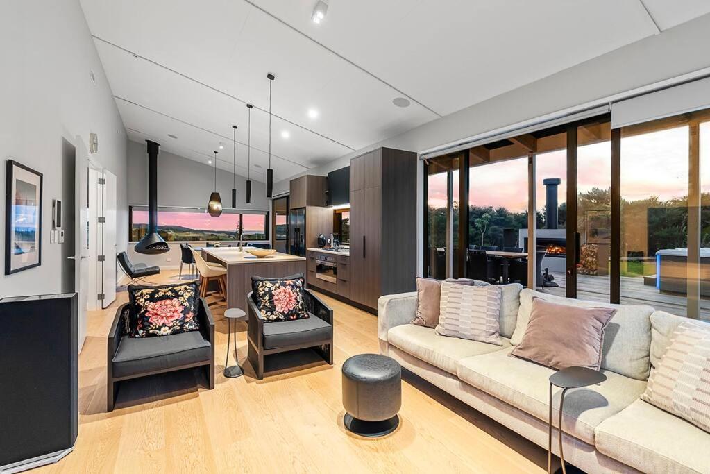 Skyfall - Luxury Country Retreat