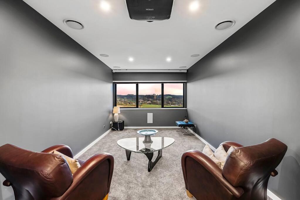 Skyfall - Luxury Country Retreat