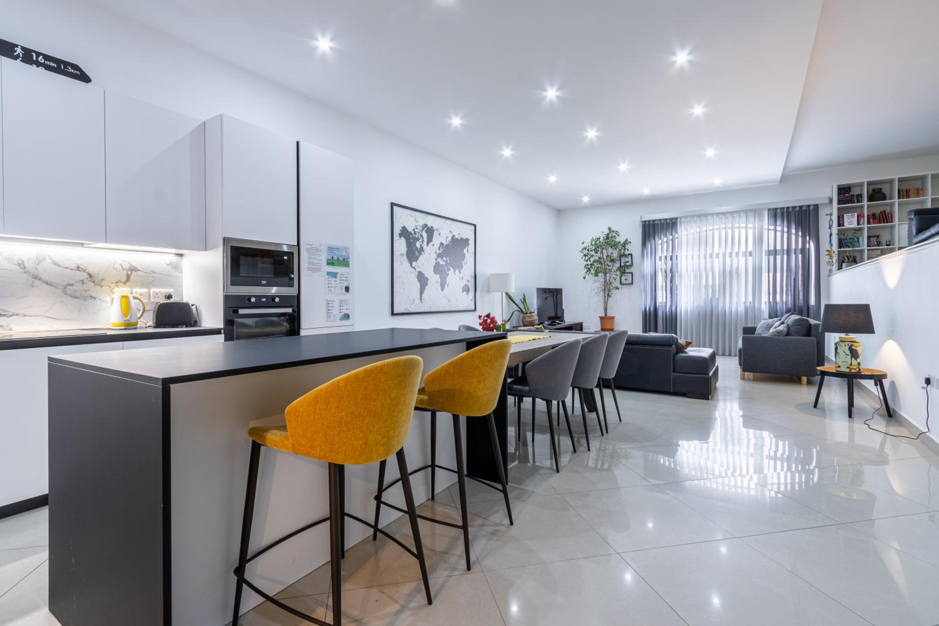 Spacious and stylish apartment photo 3