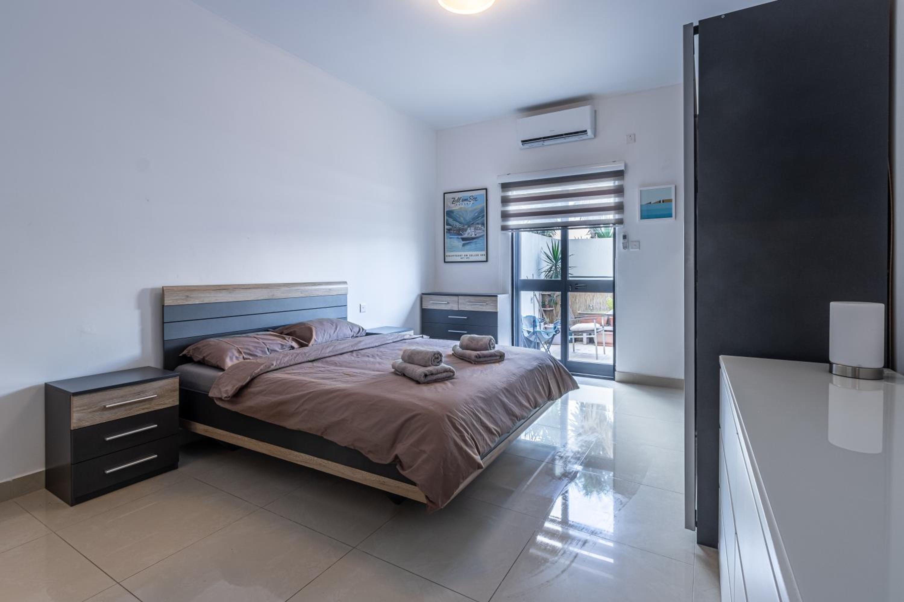 Spacious and stylish apartment photo 5