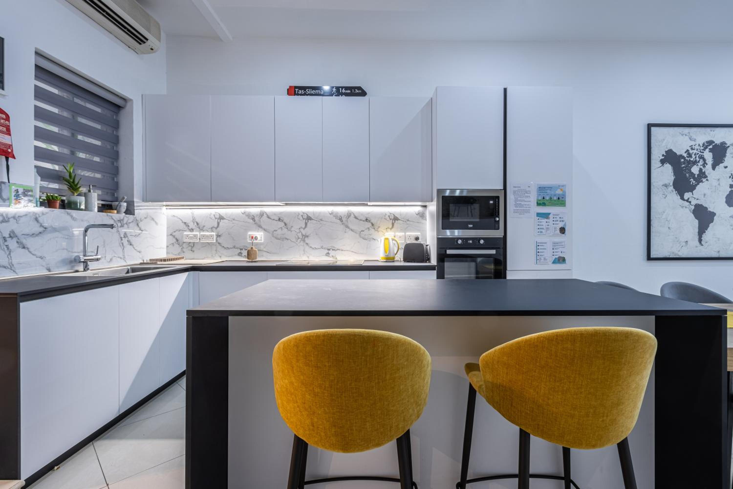 Spacious and stylish apartment photo 3