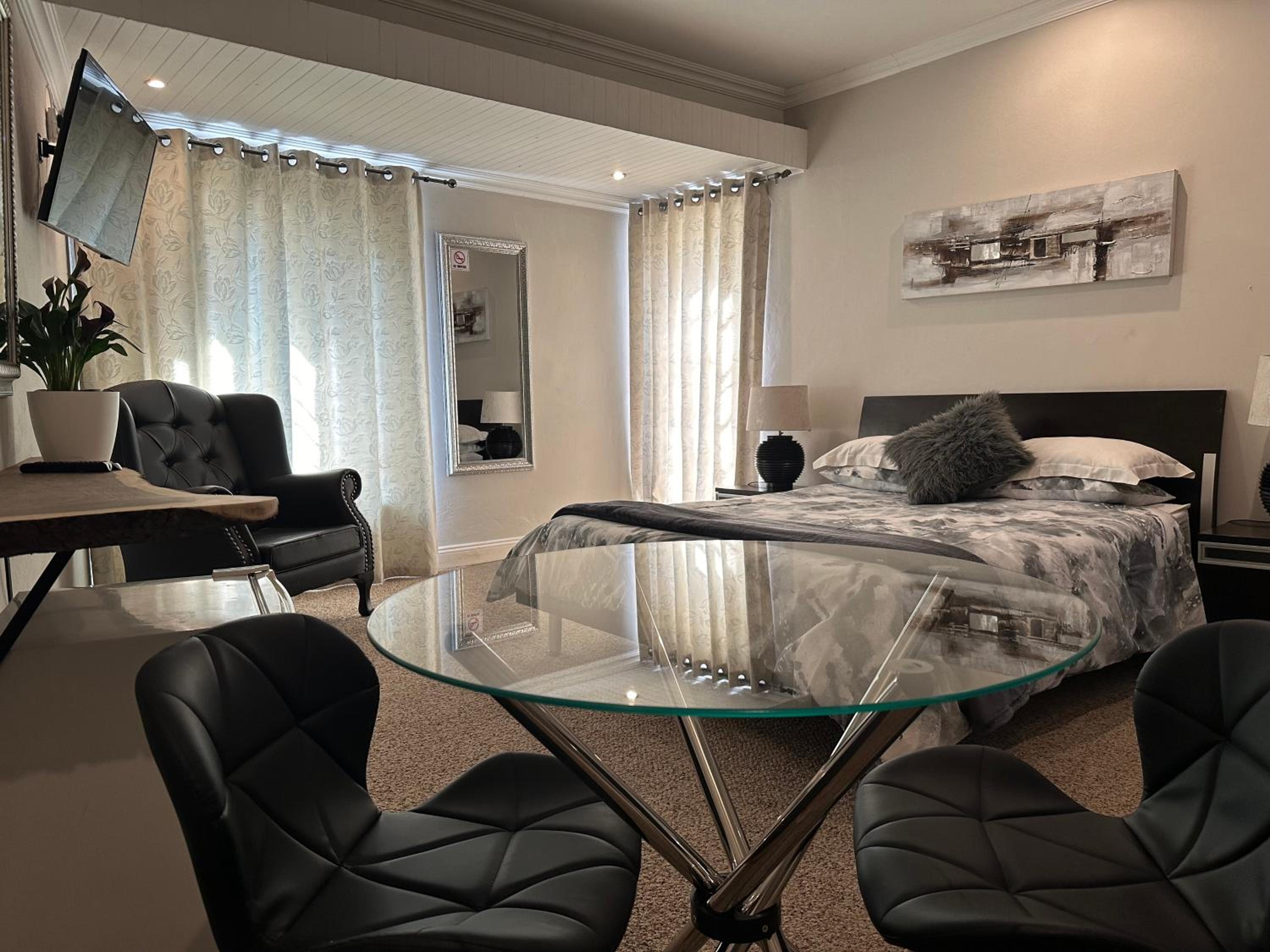 Johannesburg Vacations - Morningside Place 2 - Property Image 3