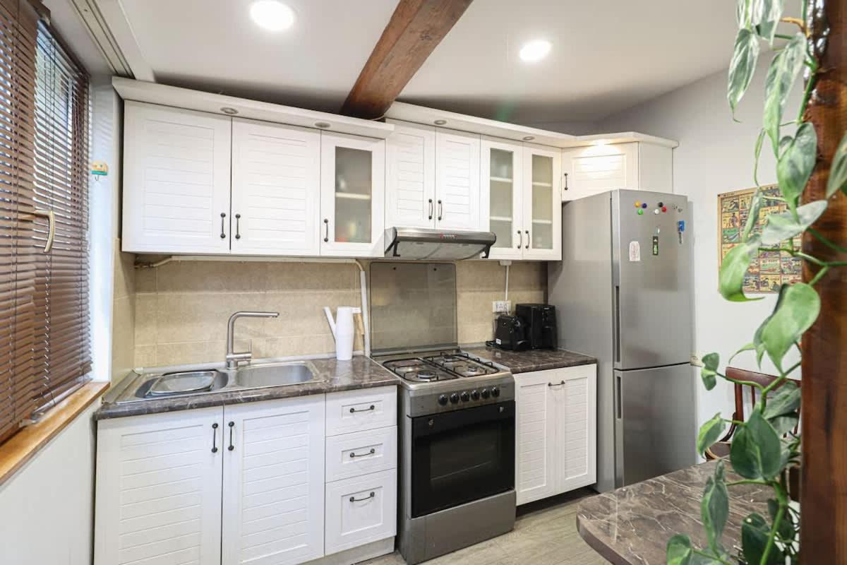 Central 1BR Apt in Vake - By Wehost view 3