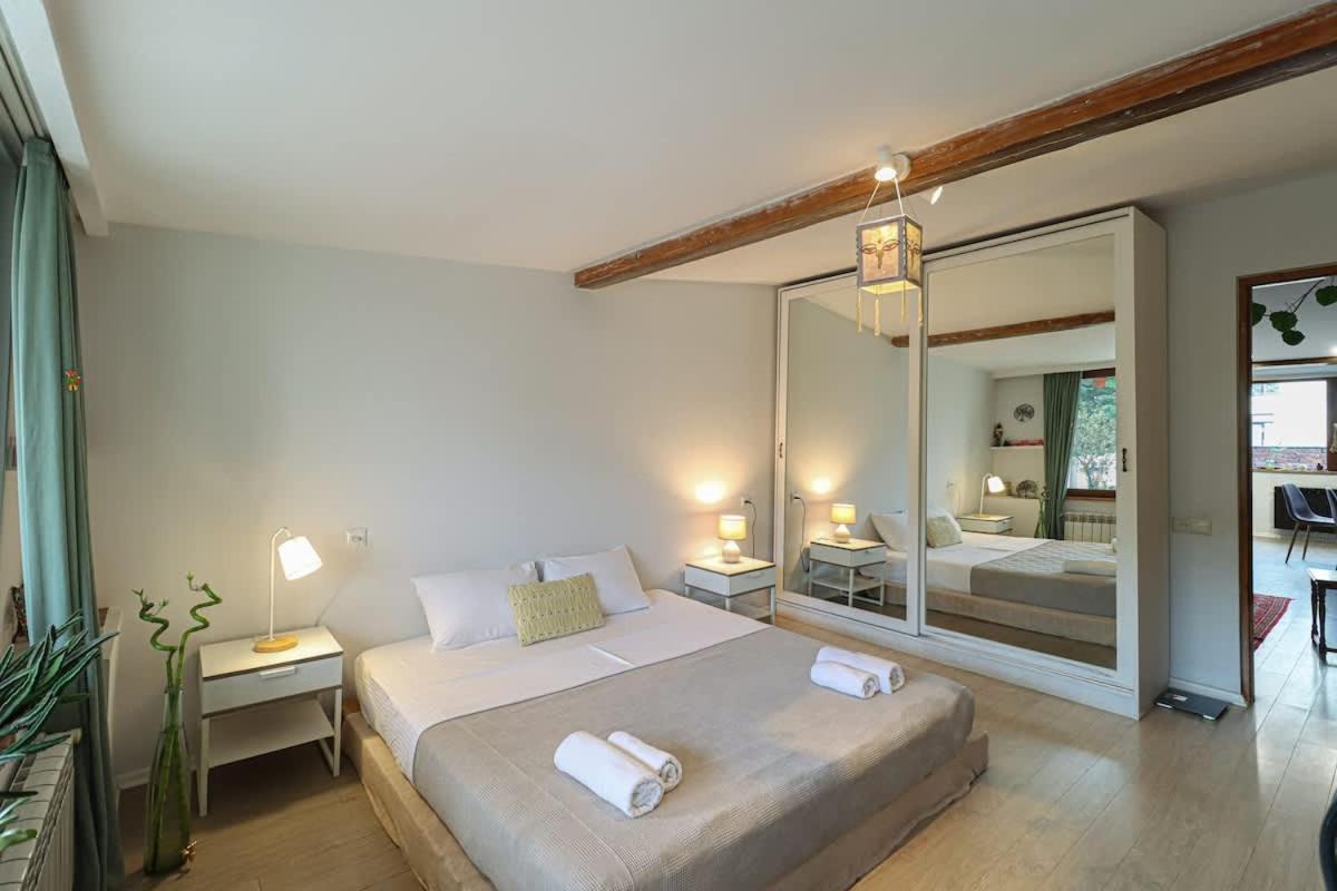 Central 1BR Apt in Vake - By Wehost view 5