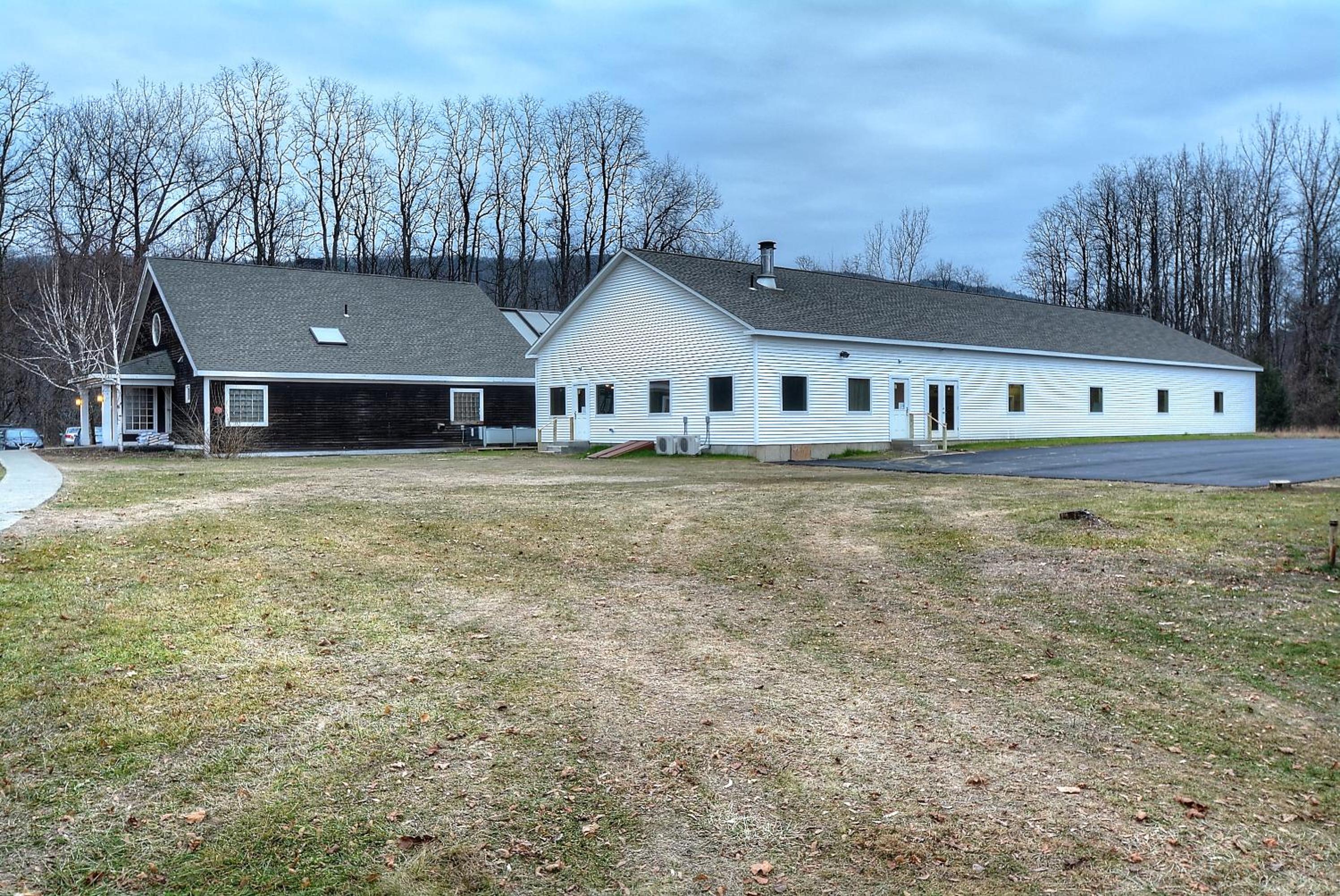 Brattleboro Vacations - Colonial Motel and Spa - Property Image 21