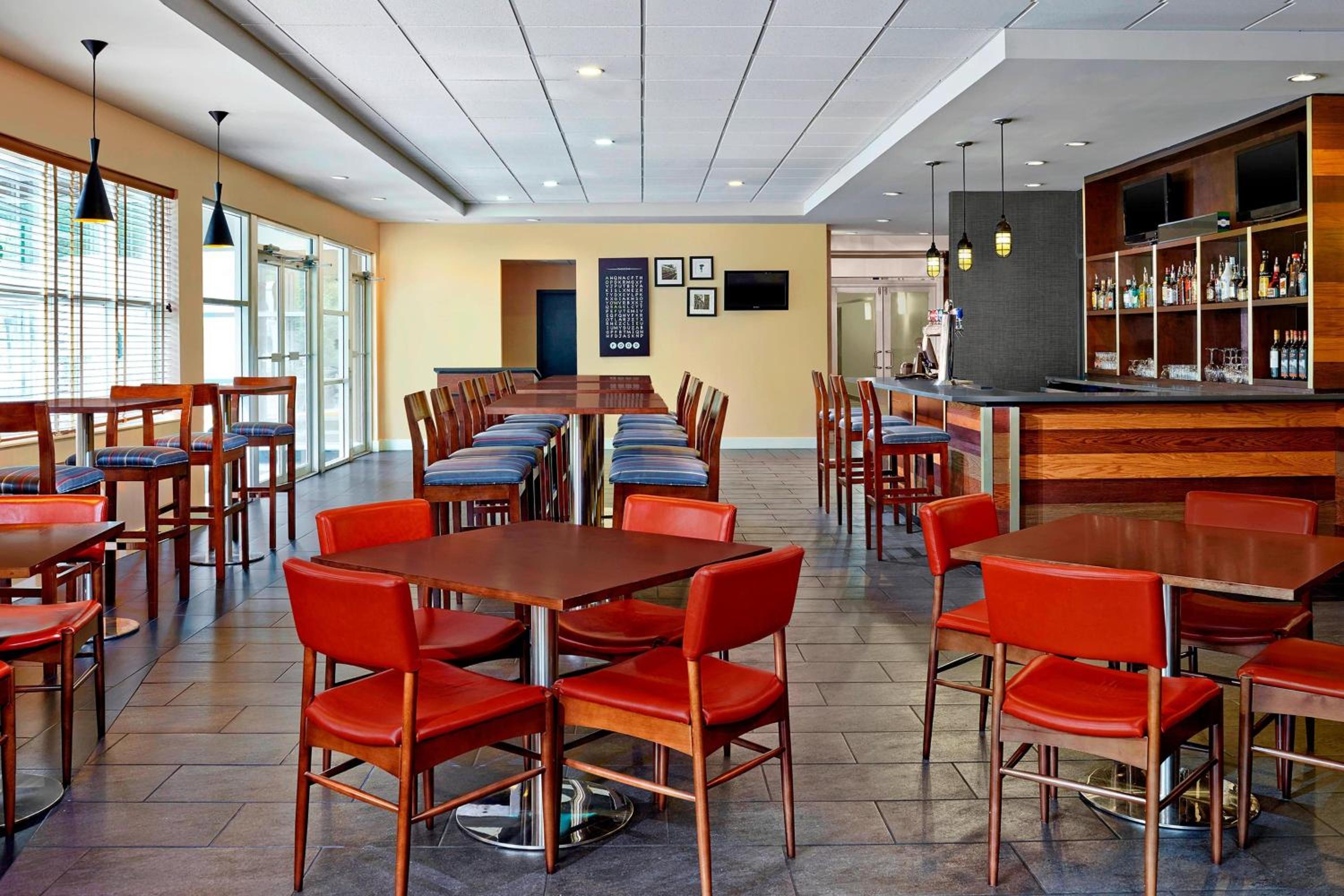 Surrey Vacations - Four Points by Sheraton Surrey - Property Image 6