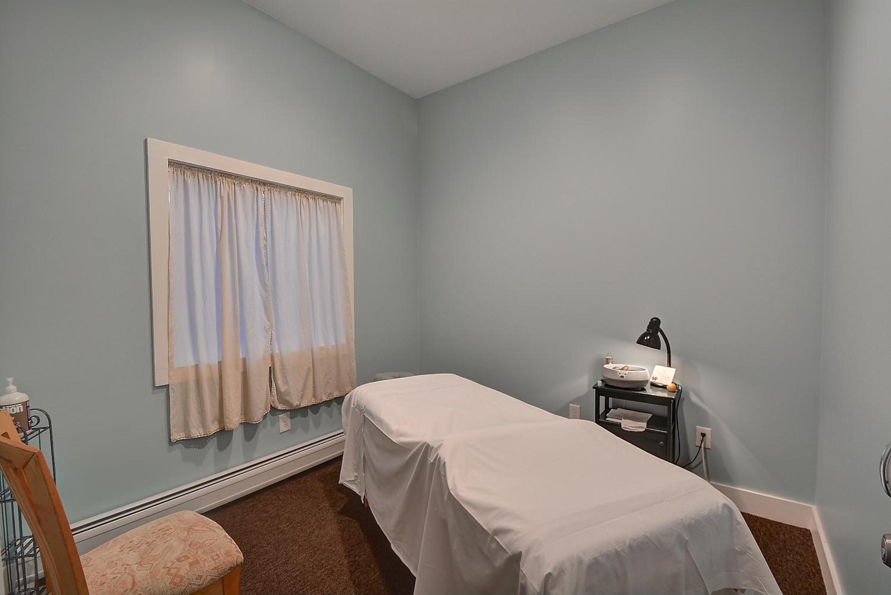 Brattleboro Vacations - Colonial Motel and Spa - Property Image 14