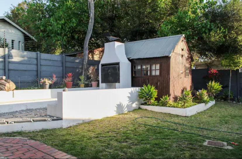 A cozy cottage in Bryanston view 3