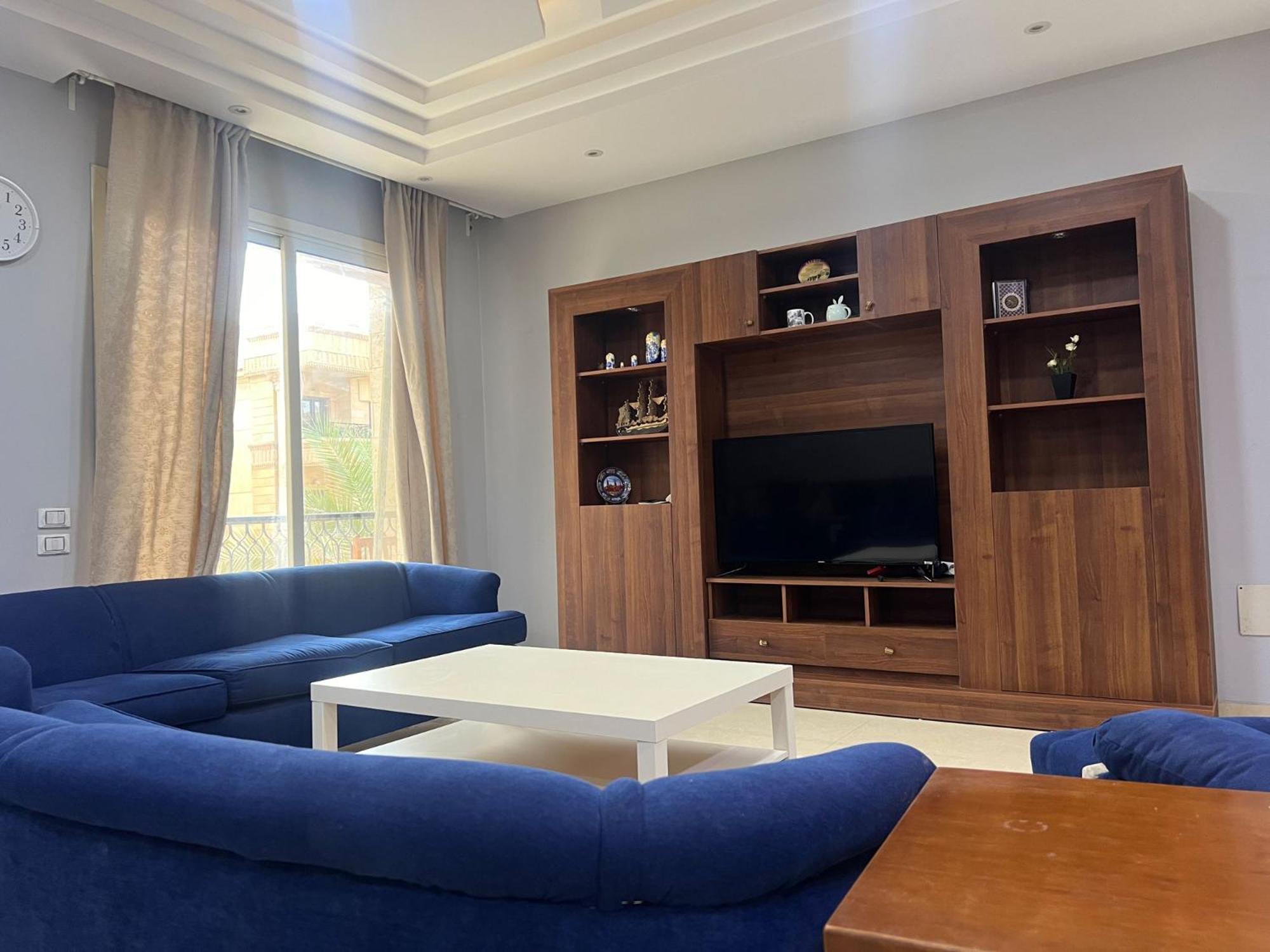 P90 Mall Spacious Apartment in New Cairo