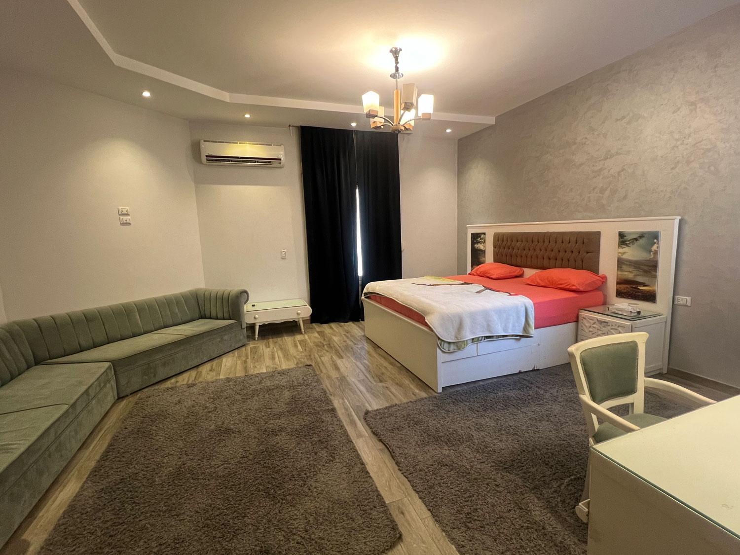 P90 Mall Spacious Apartment in New Cairo