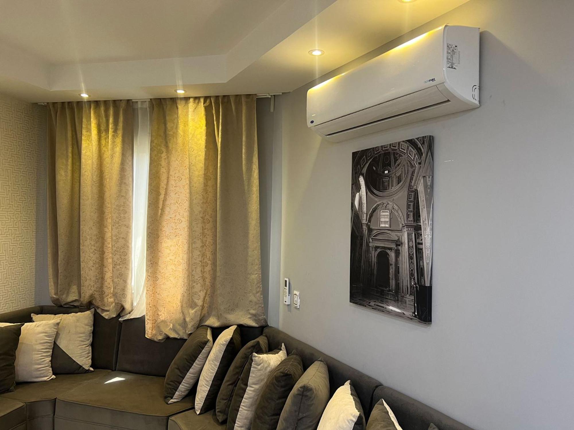 P90 Mall Spacious Apartment in New Cairo