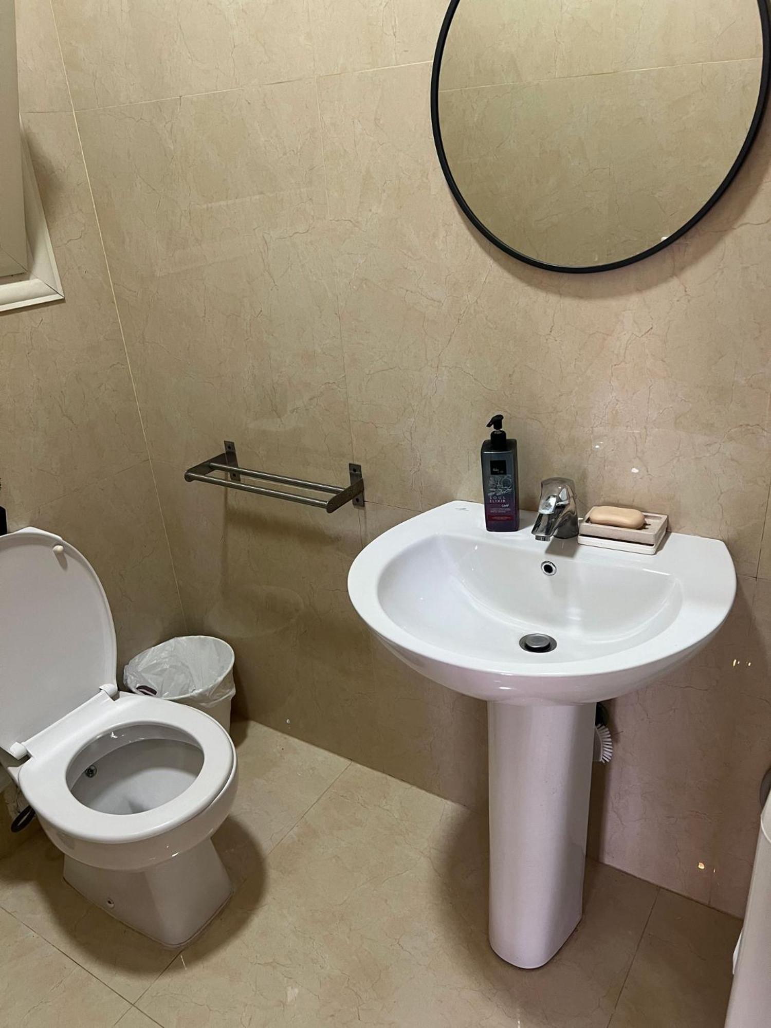 P90 Mall Spacious Apartment in New Cairo