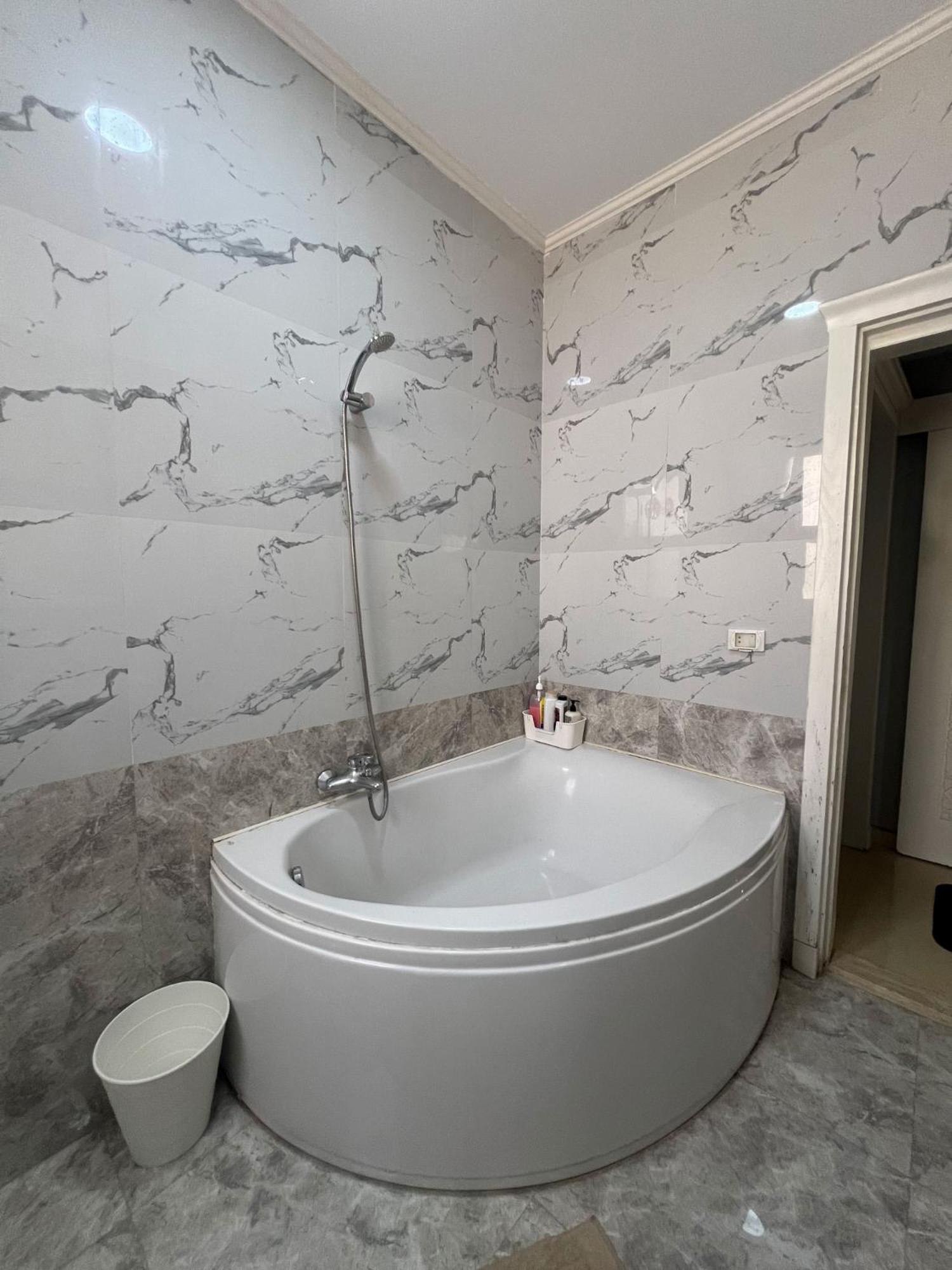 P90 Mall Spacious Apartment in New Cairo
