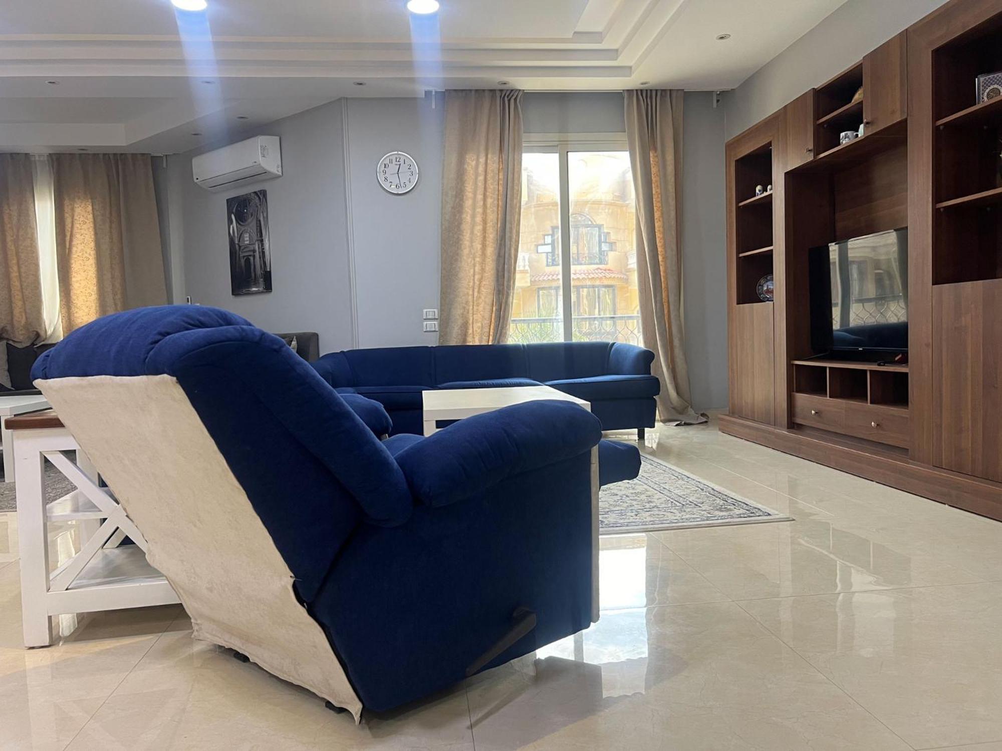 P90 Mall Spacious Apartment in New Cairo