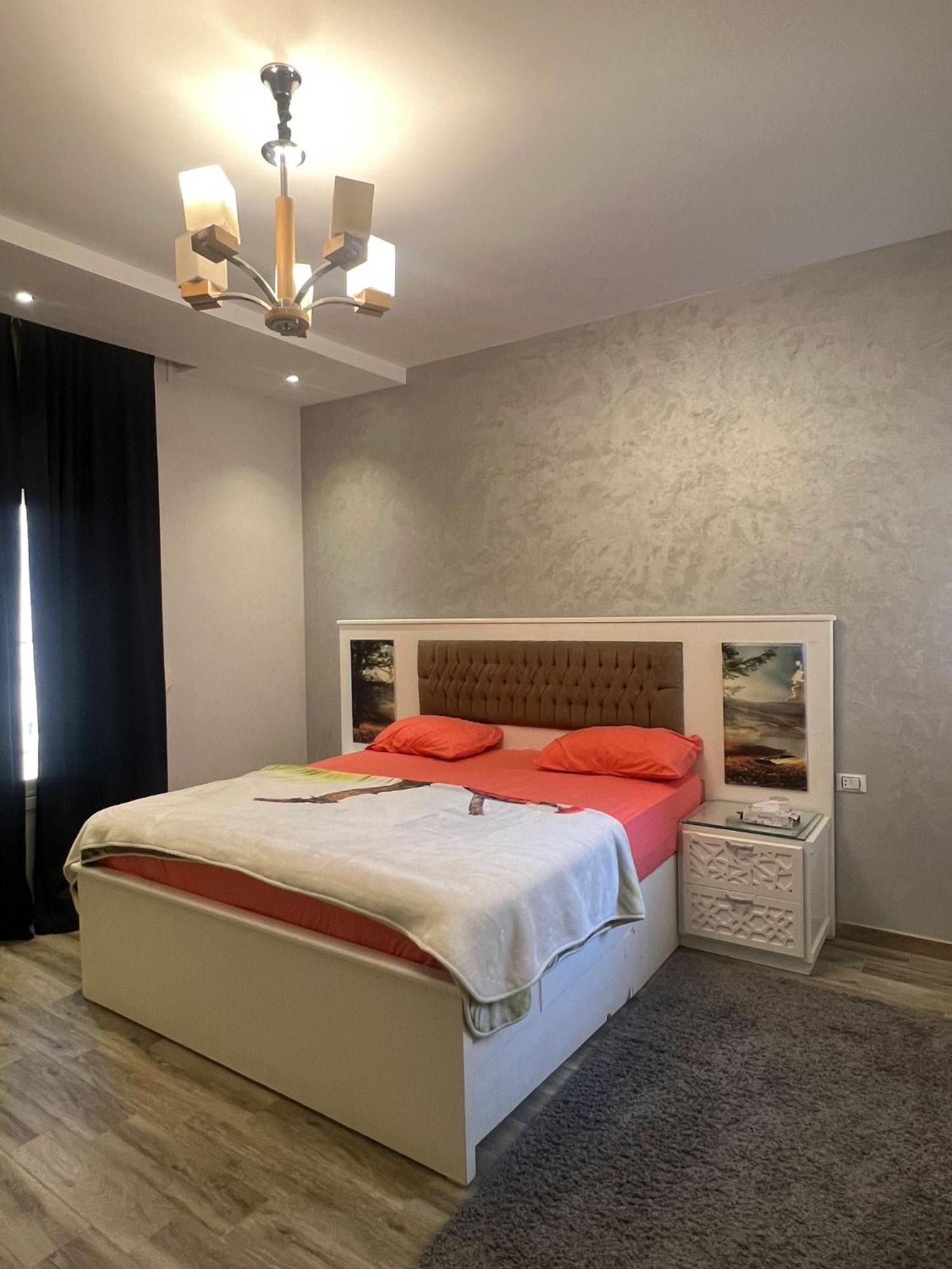 P90 Mall Spacious Apartment in New Cairo