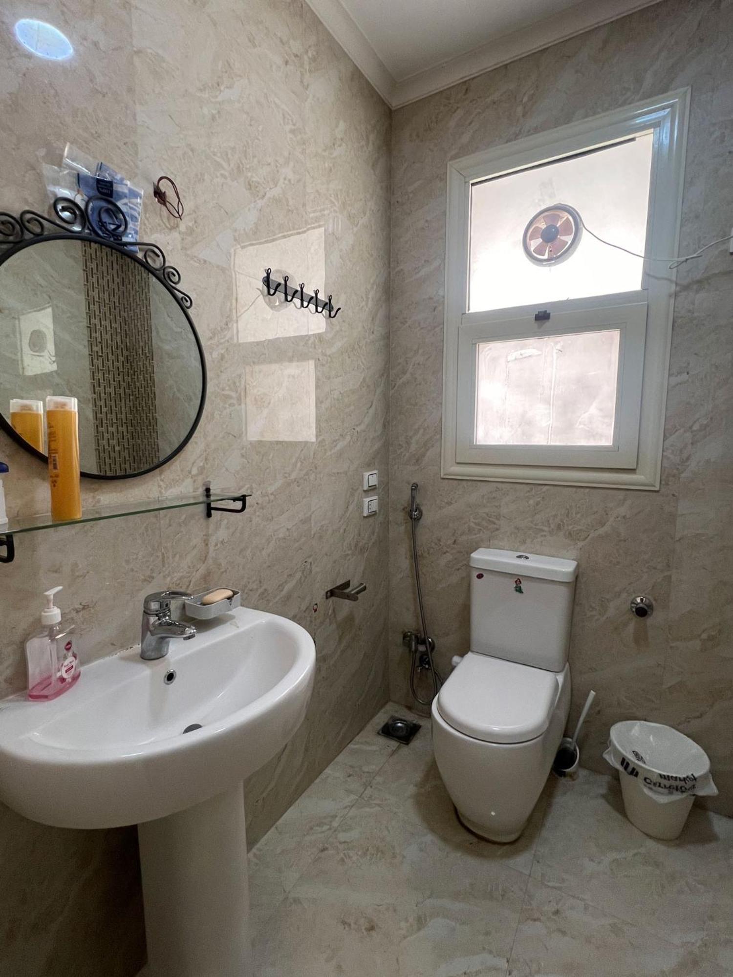 P90 Mall Spacious Apartment in New Cairo