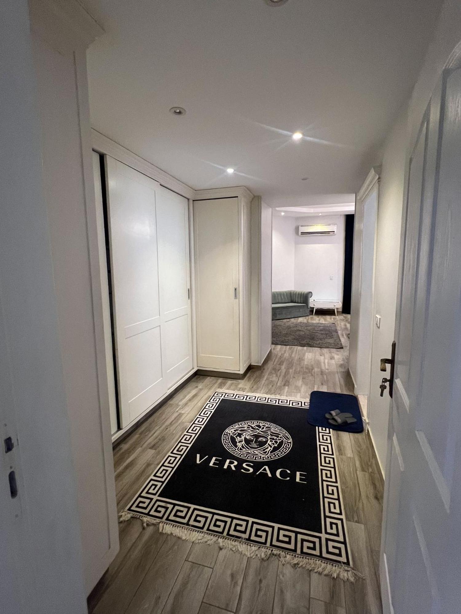 P90 Mall Spacious Apartment in New Cairo