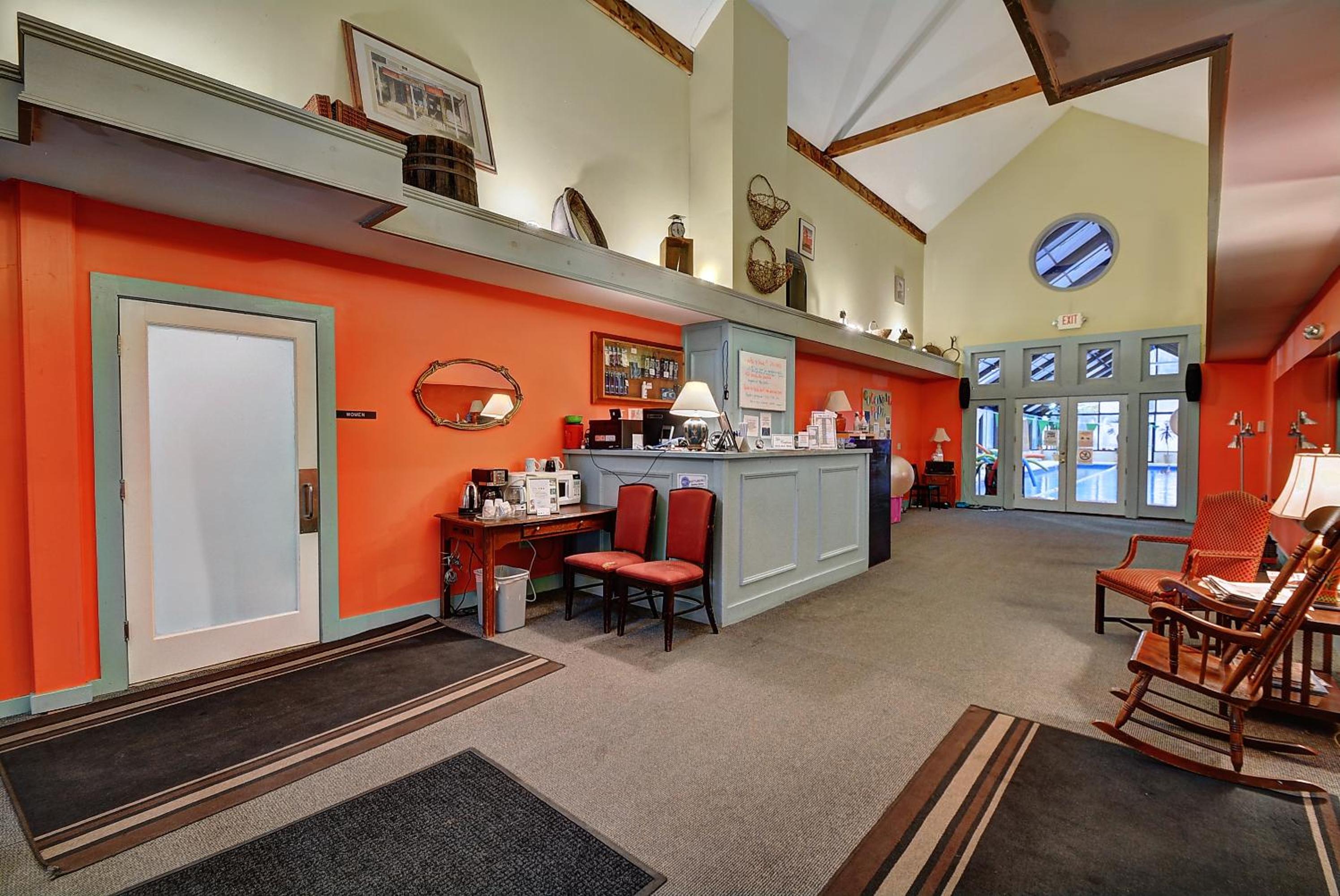 Brattleboro Vacations - Colonial Motel and Spa - Property Image 13