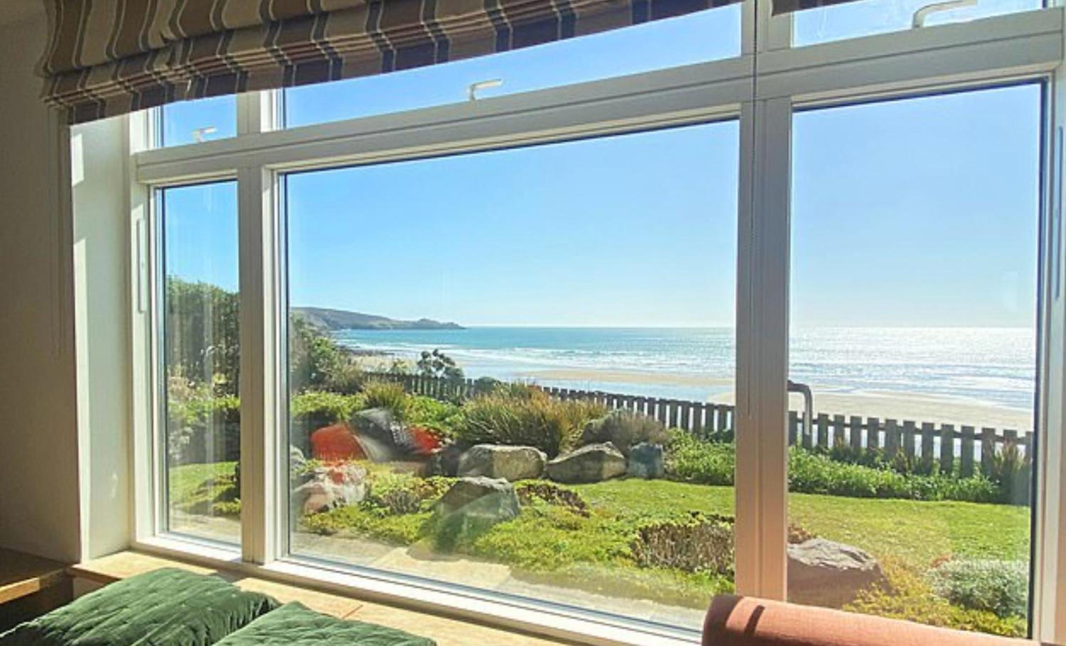 Private Cliff top Retreat by Perranuthnoe Beach view 2