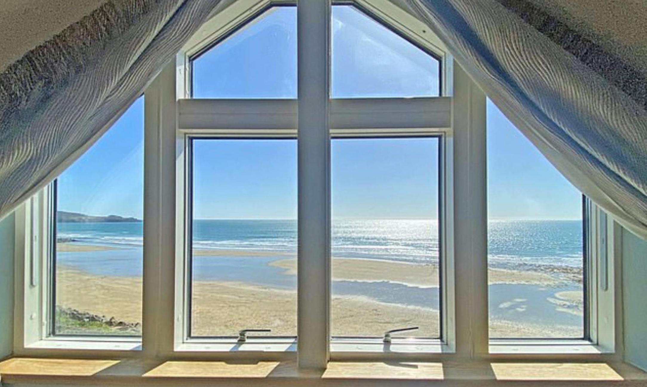 Private Cliff top Retreat by Perranuthnoe Beach view 3