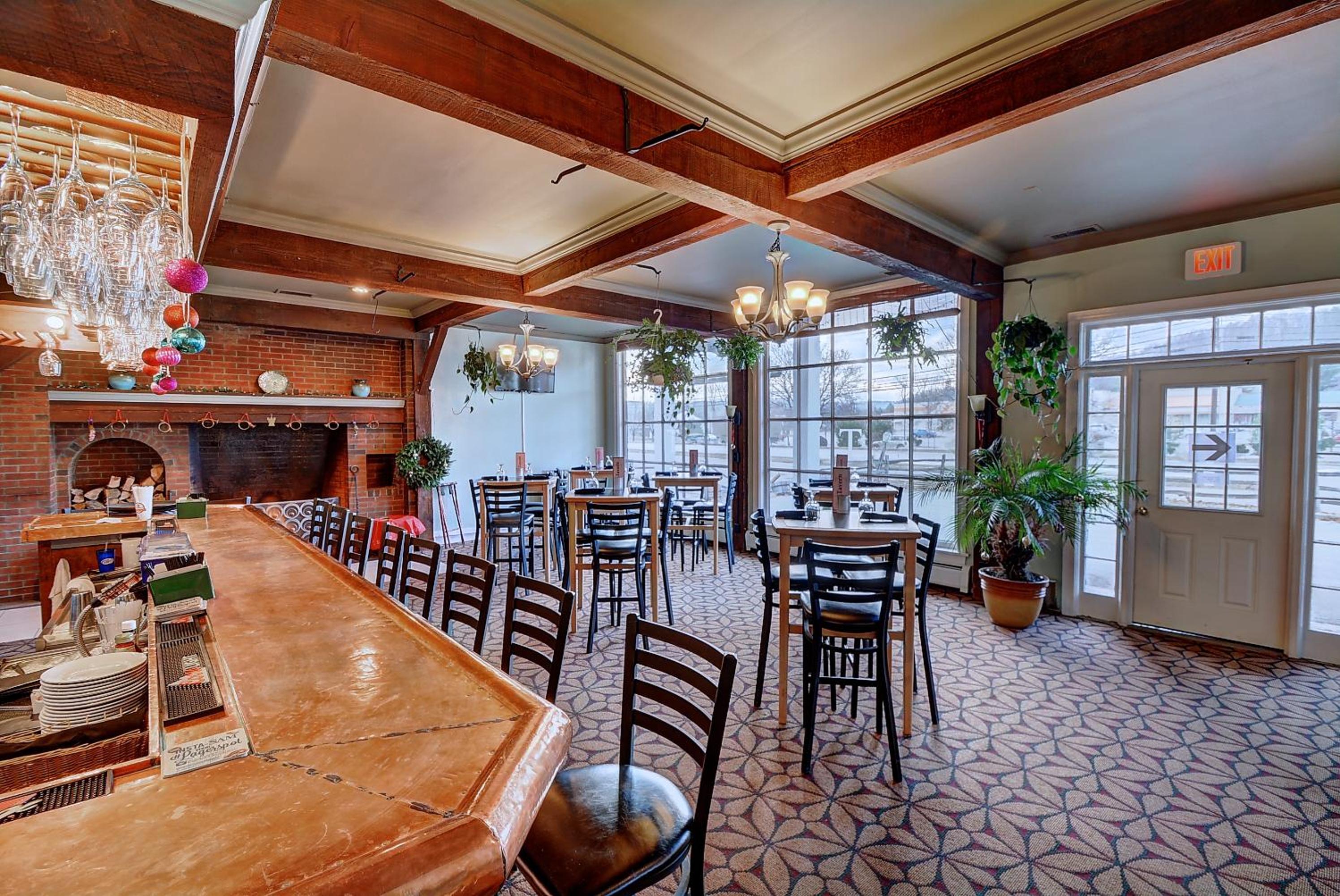 Brattleboro Vacations - Colonial Motel and Spa - Property Image 9