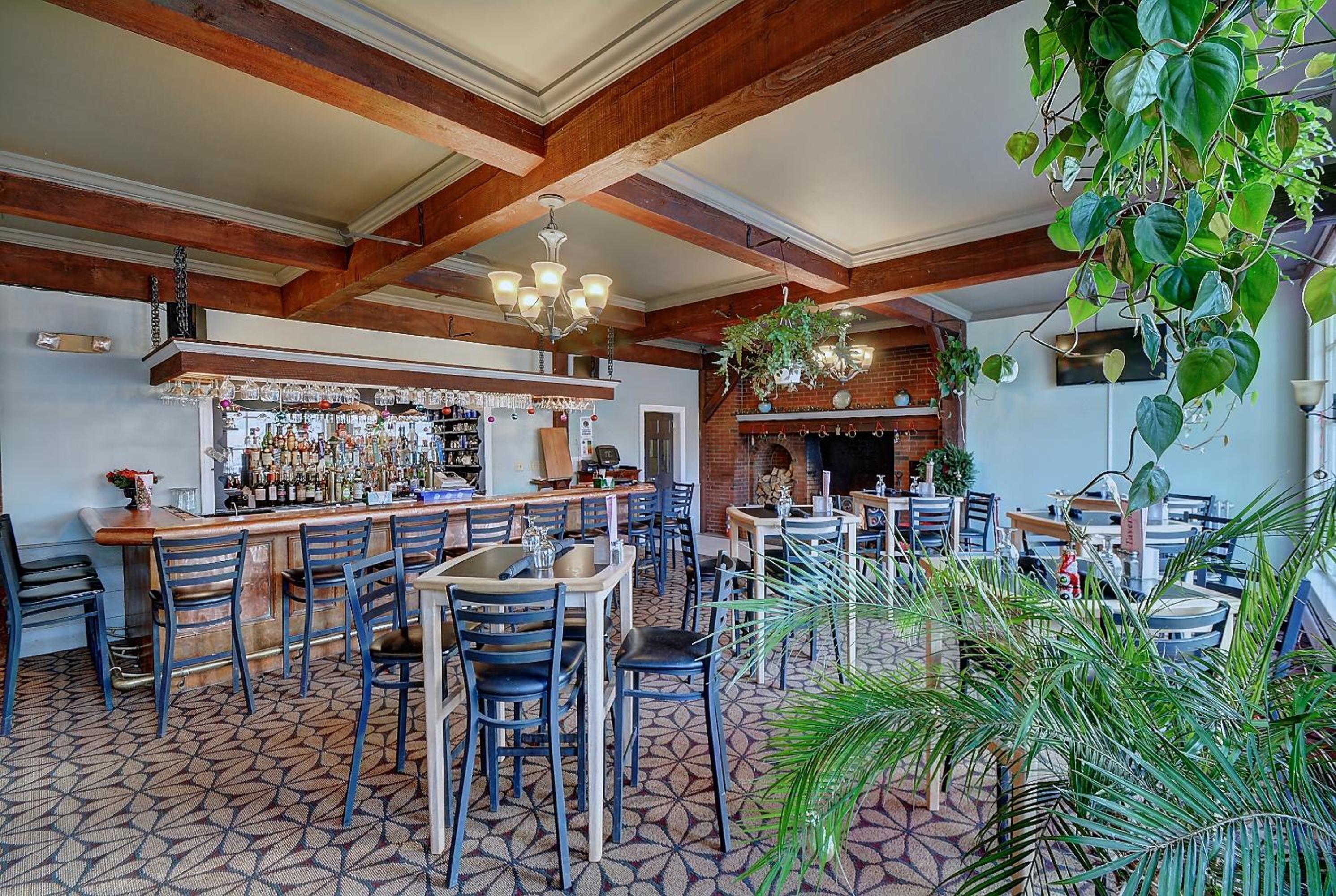 Brattleboro Vacations - Colonial Motel and Spa - Property Image 8