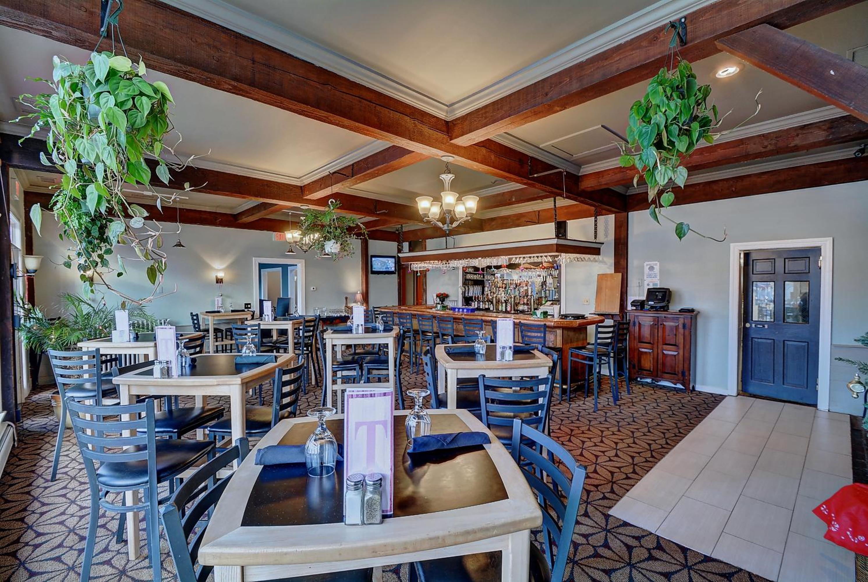 Brattleboro Vacations - Colonial Motel and Spa - Property Image 7