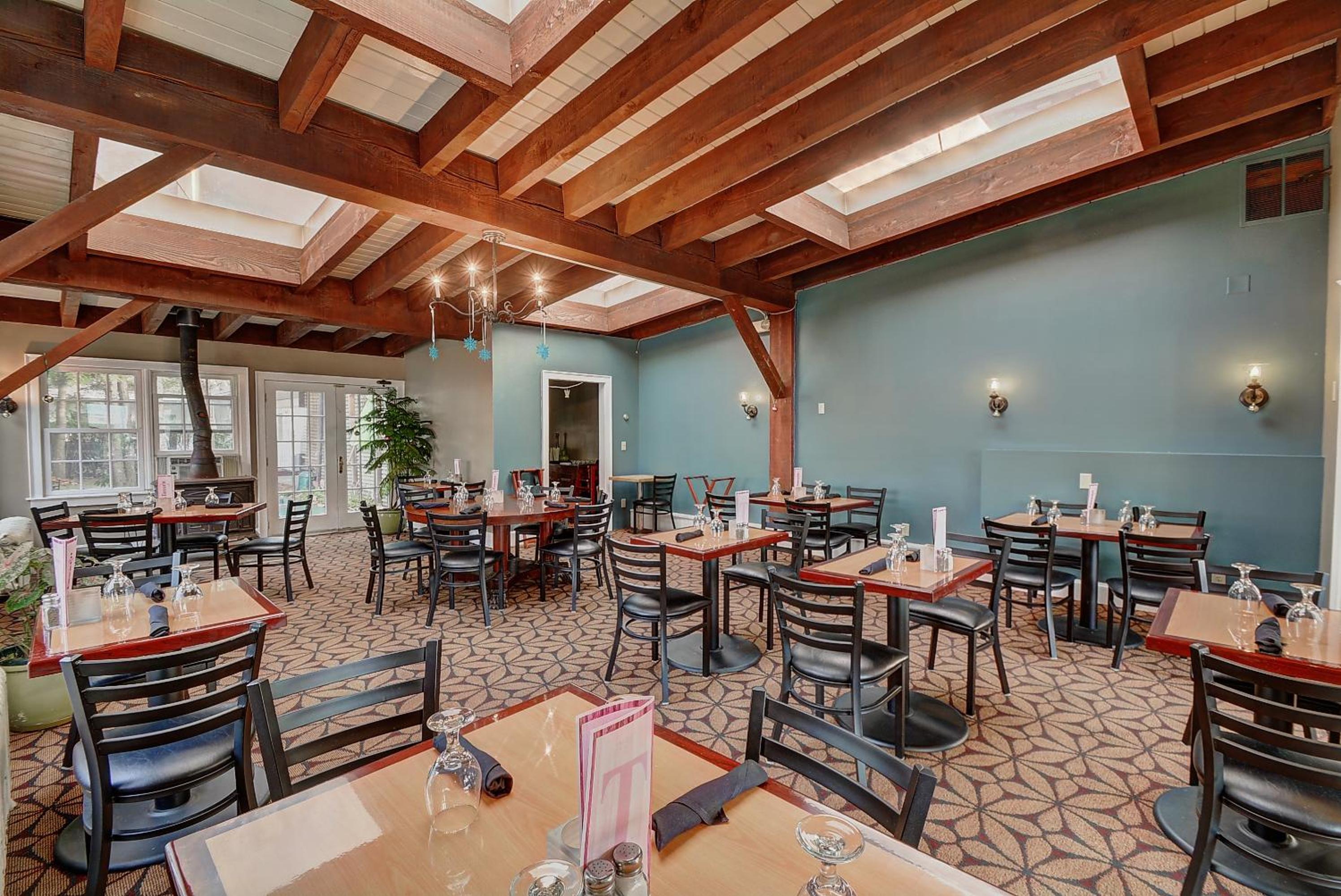 Brattleboro Vacations - Colonial Motel and Spa - Property Image 6