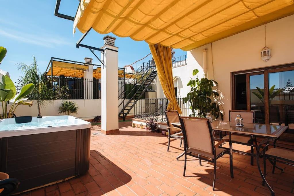 Amazing Penthouse in Triana with Jacuzzi Centro