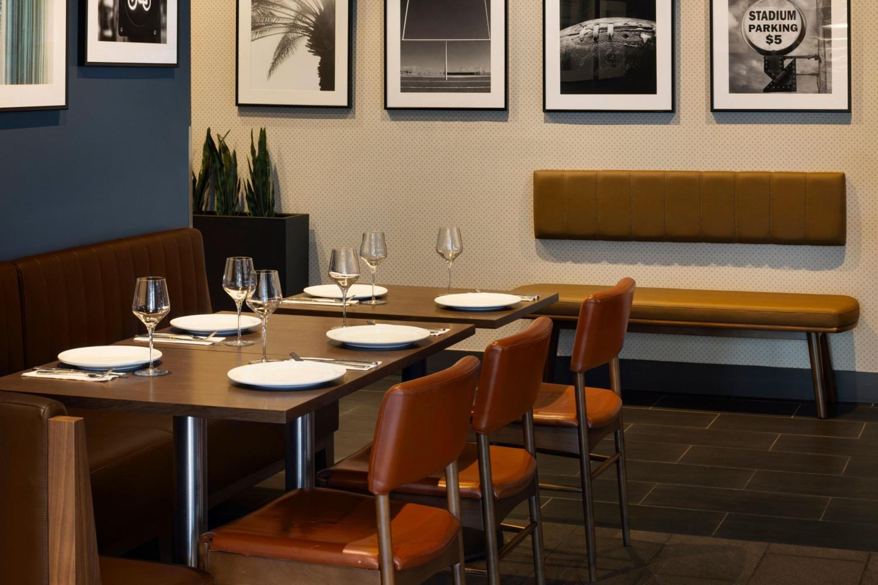 Surrey Vacations - Four Points by Sheraton Surrey - Property Image 3